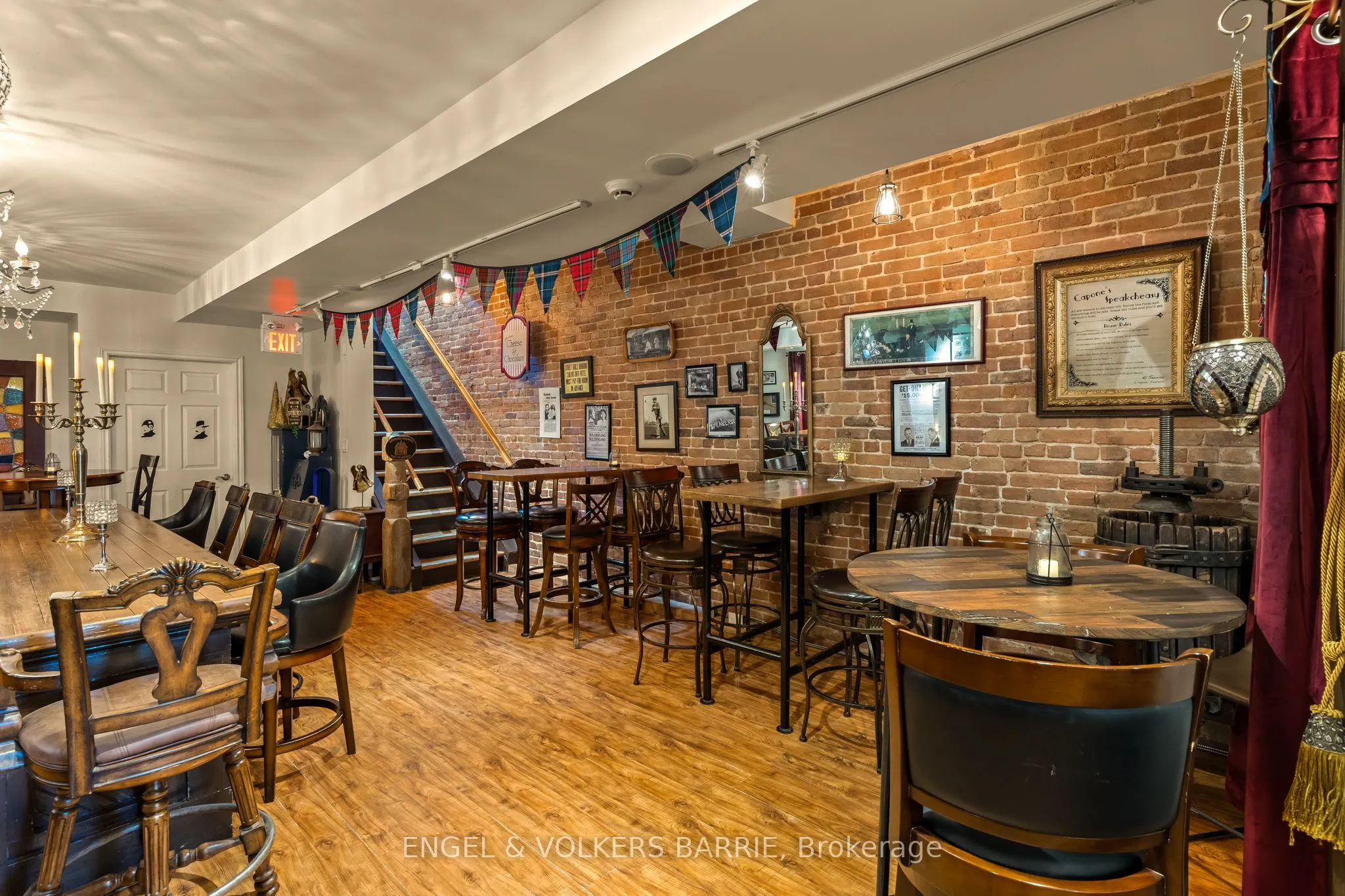 123 Dunlop Street E
