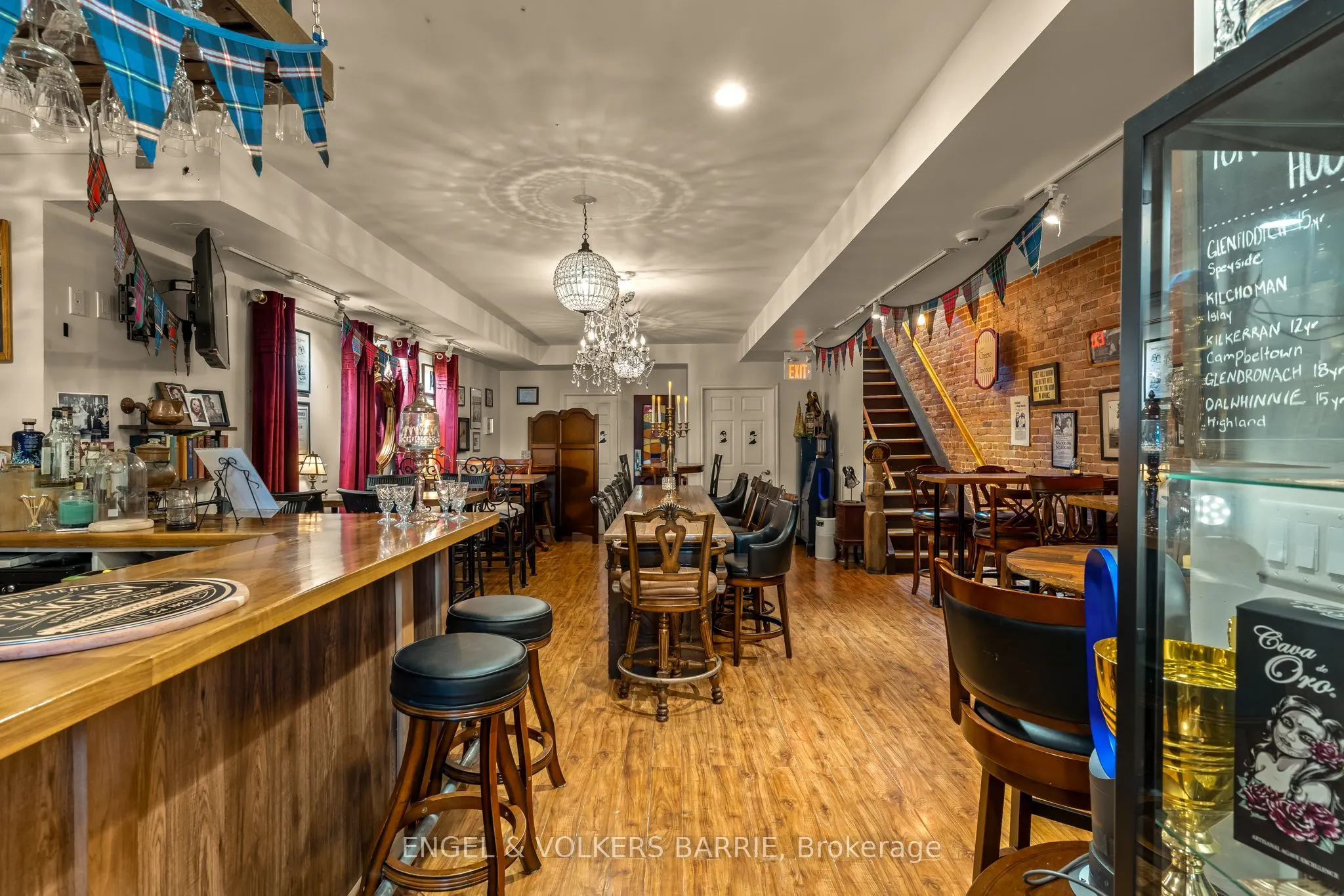 123 Dunlop Street E