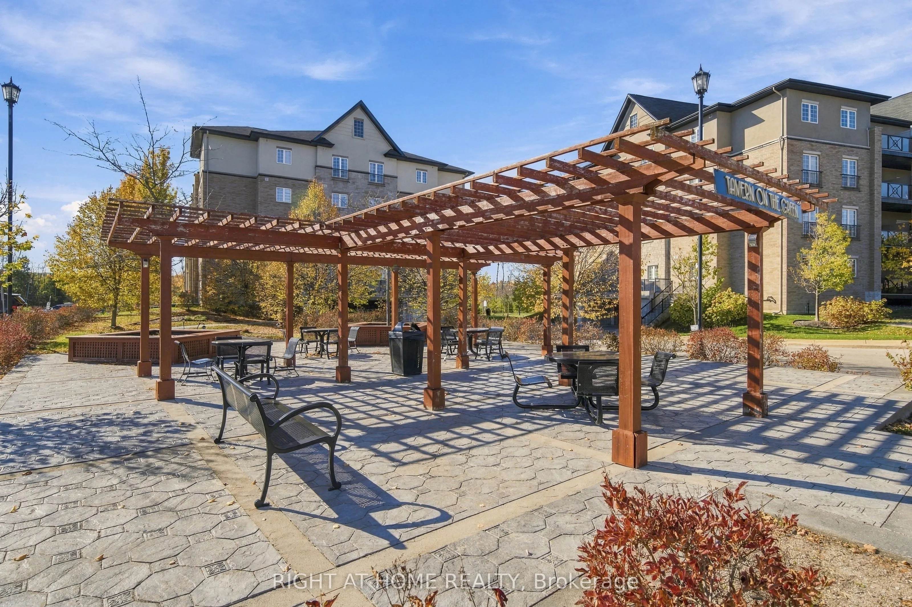 40 Ferndale Drive S #408