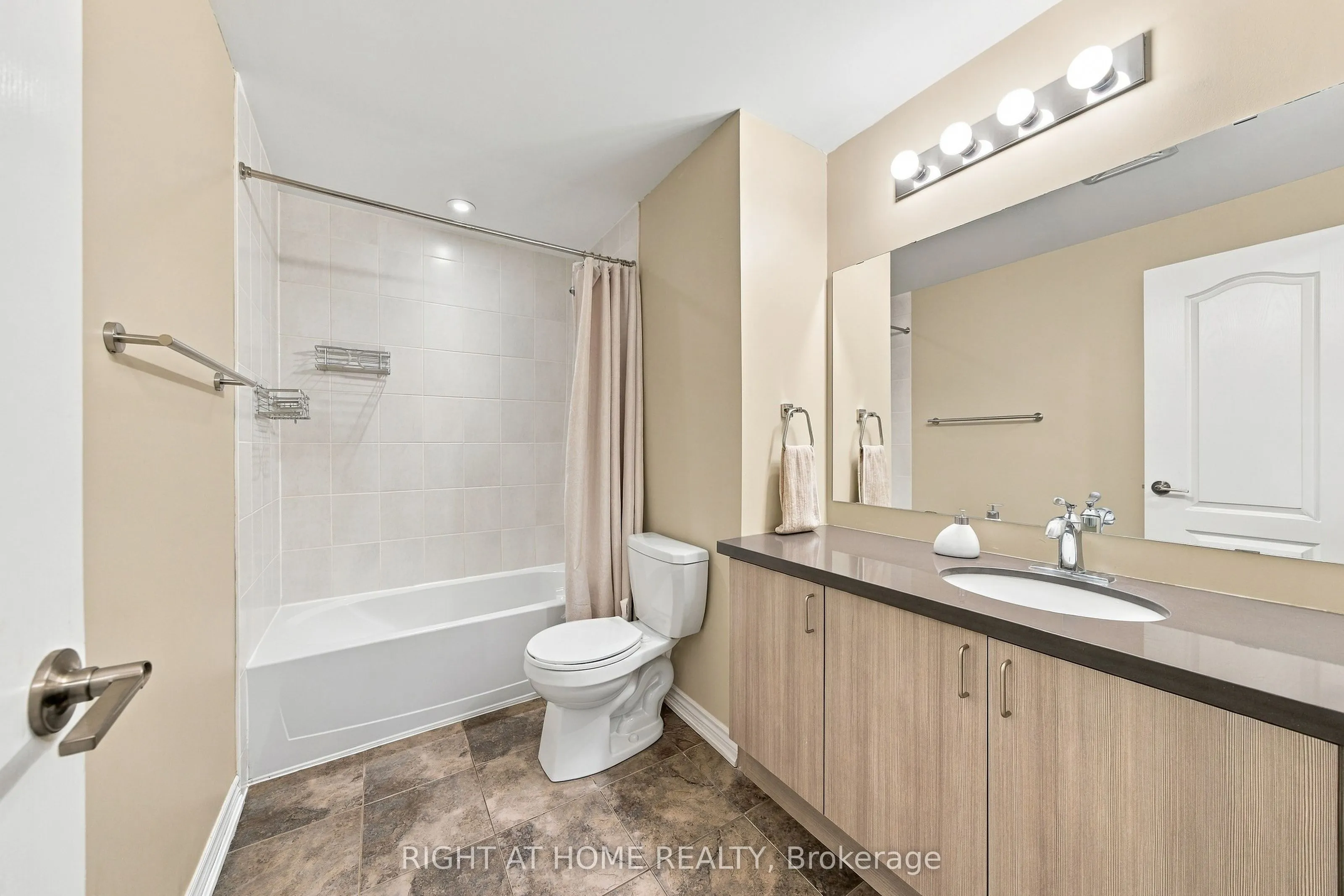 40 Ferndale Drive S #408
