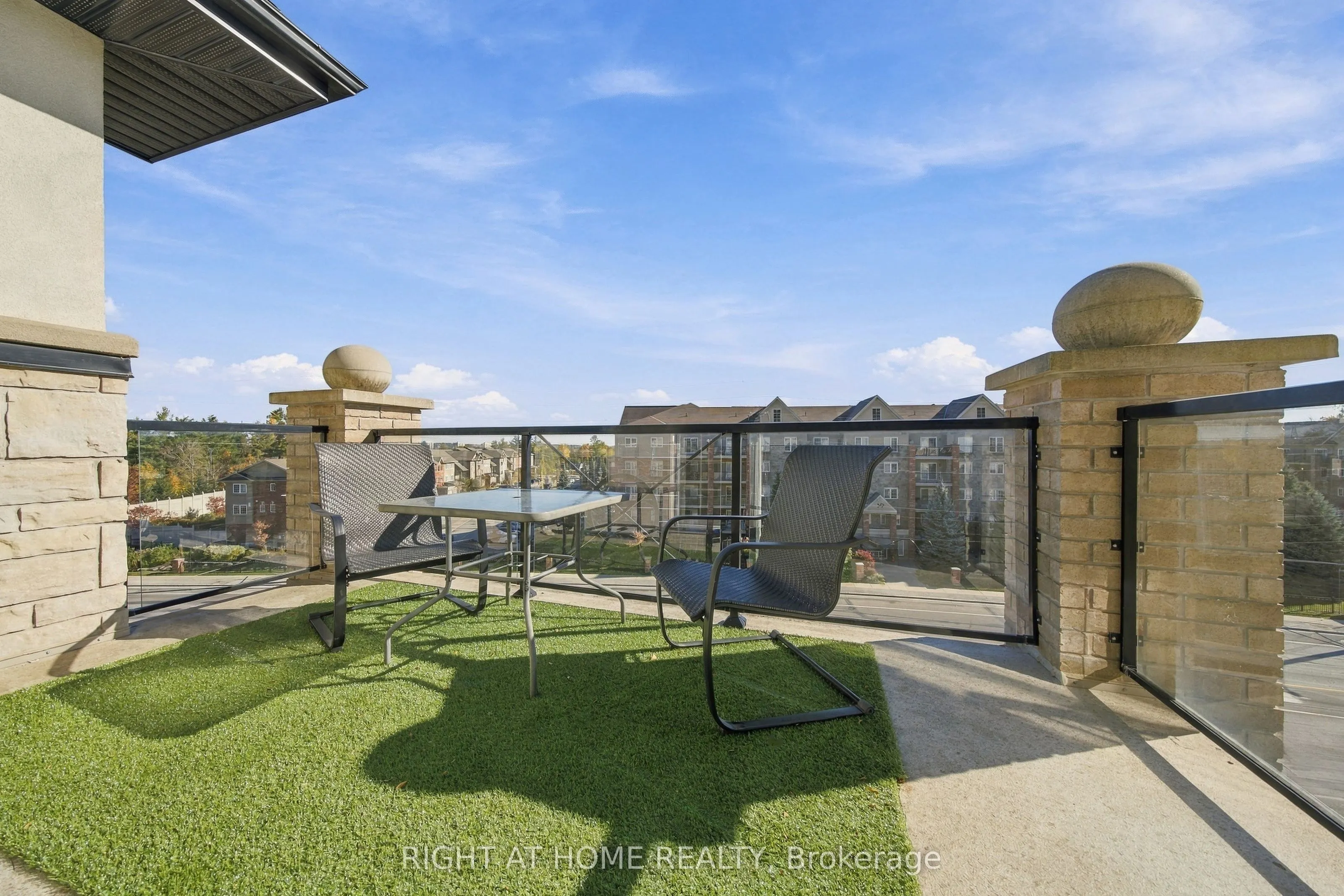 40 Ferndale Drive S #408