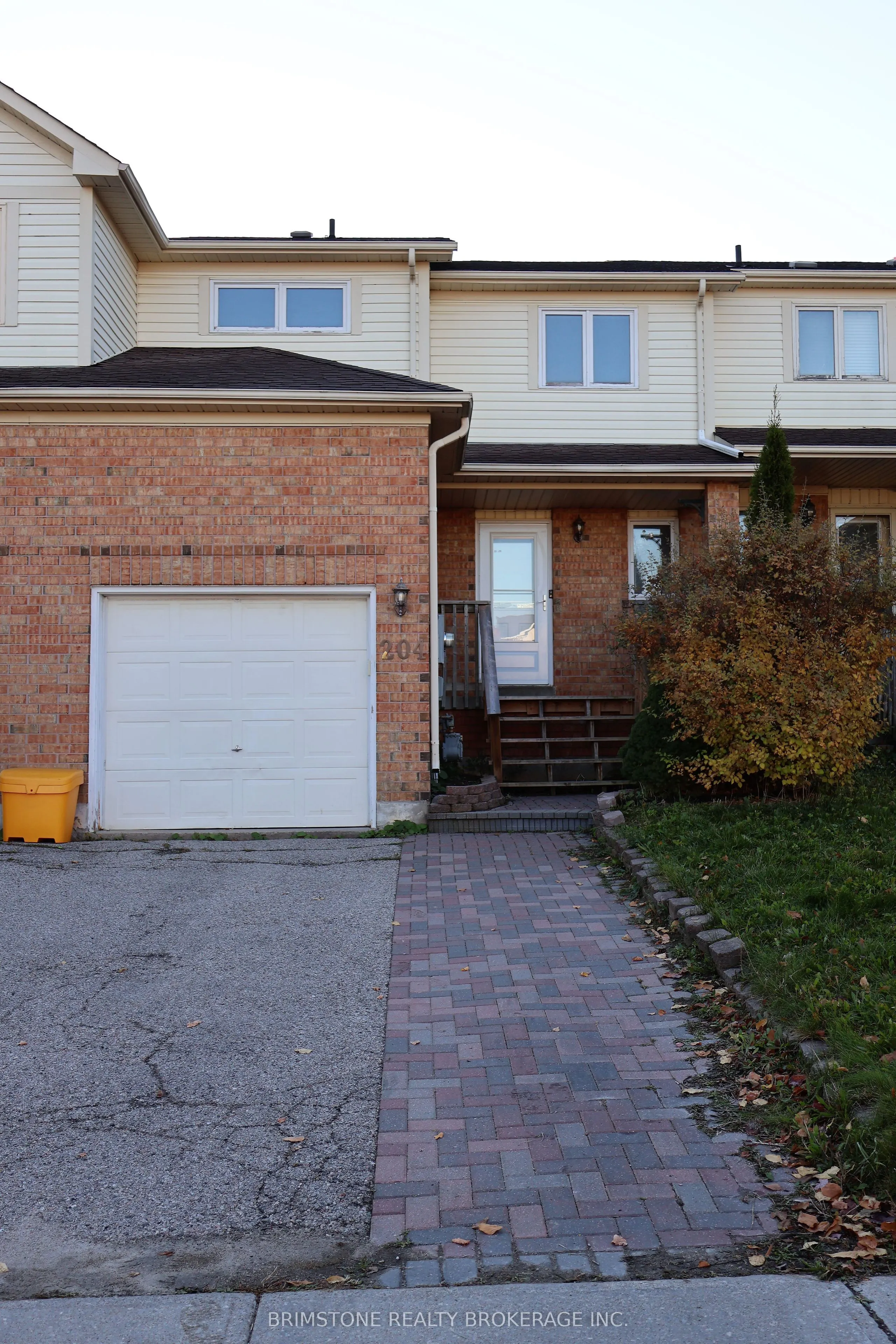 204 Pickett Crescent