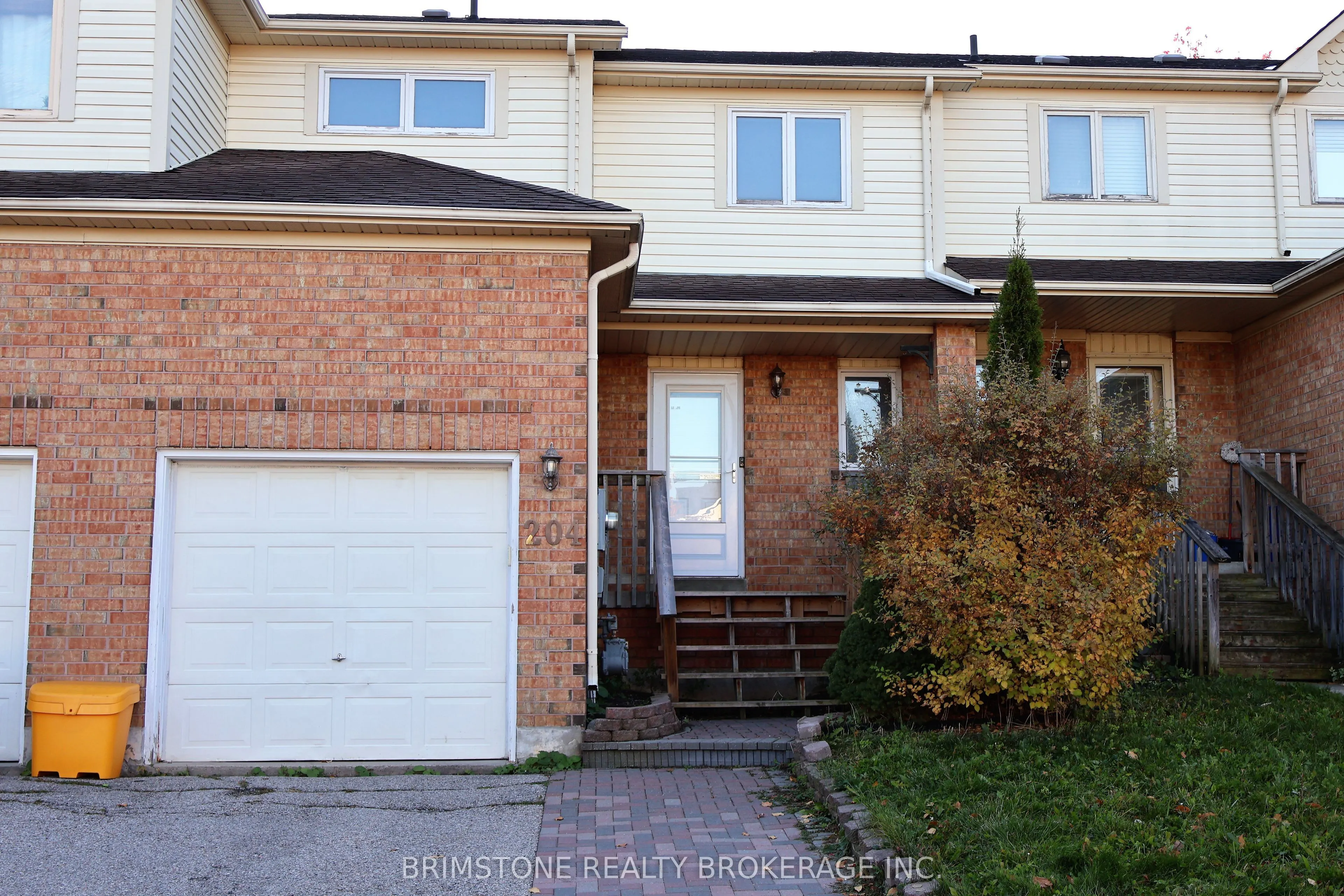 204 Pickett Crescent
