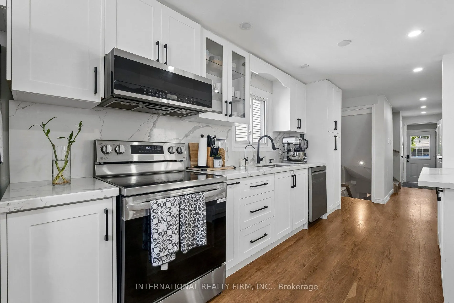 206 Hickling Trail