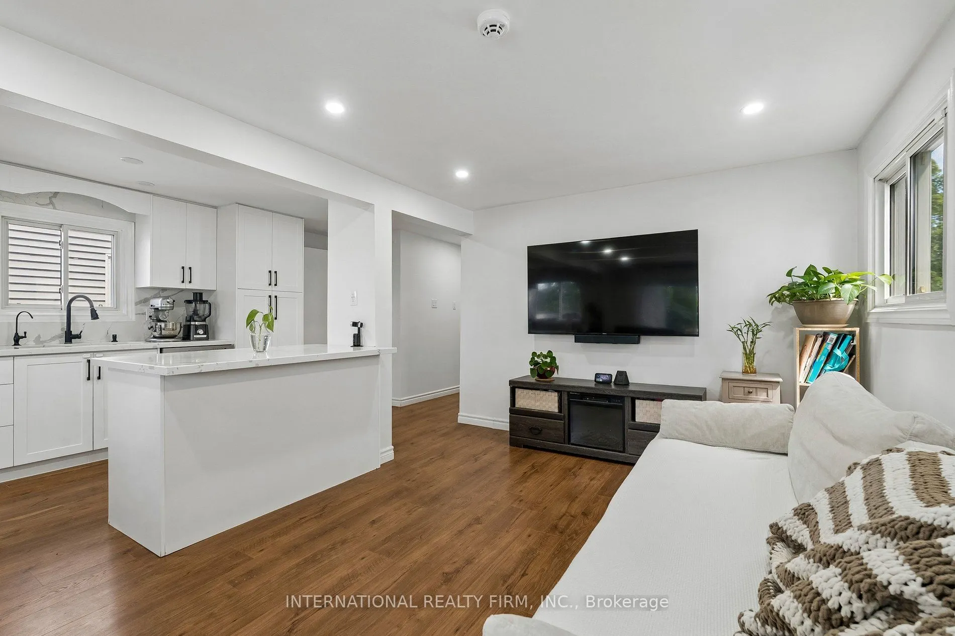 206 Hickling Trail