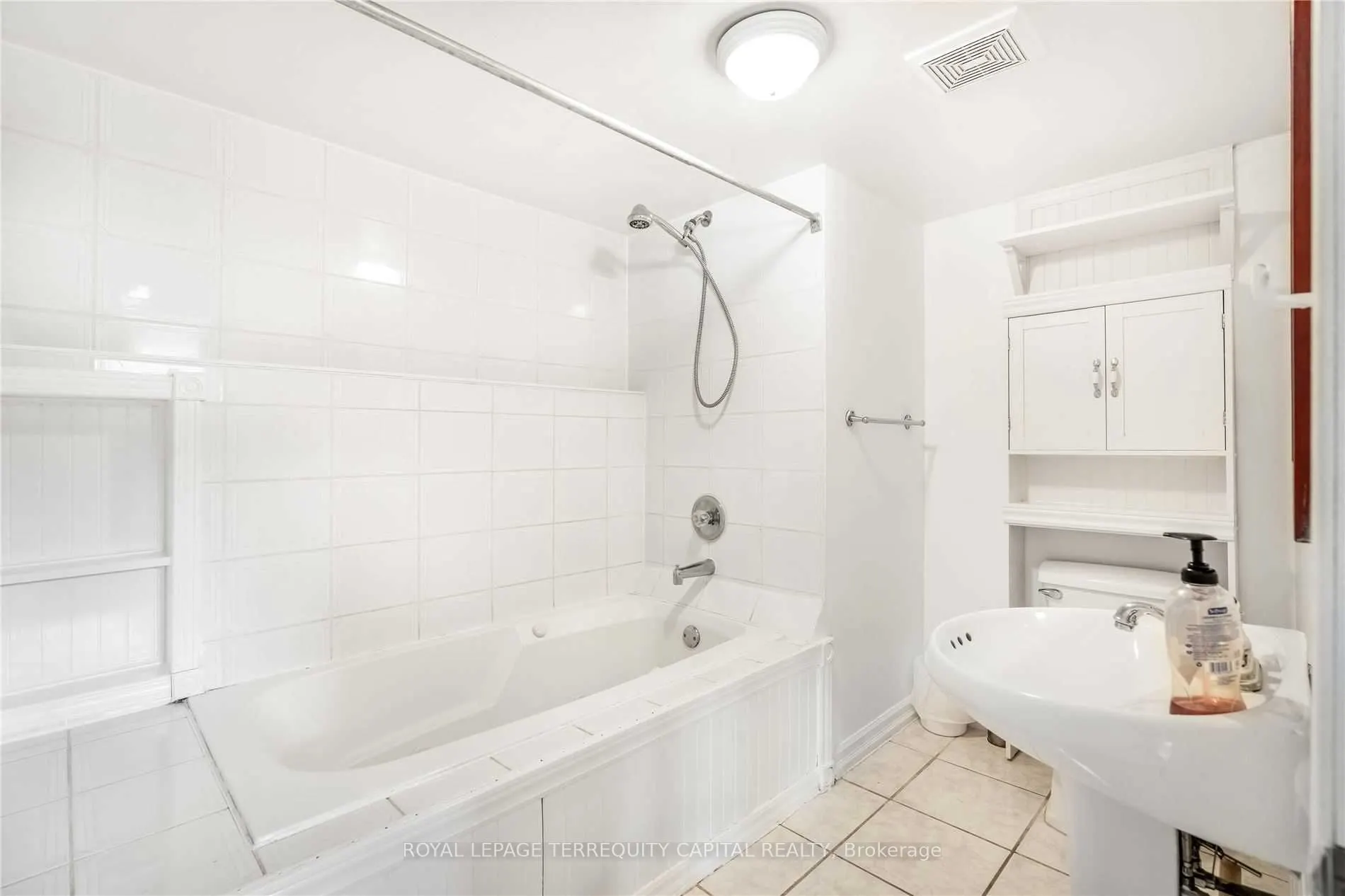 25 Whitehorn Crescent #Lower