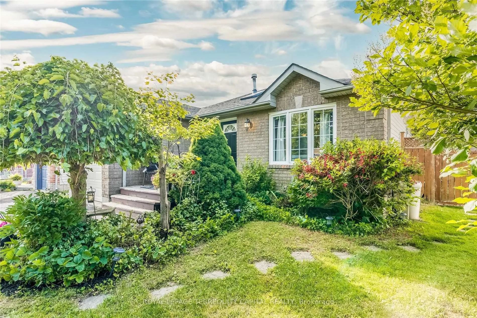 25 Whitehorn Crescent #Lower