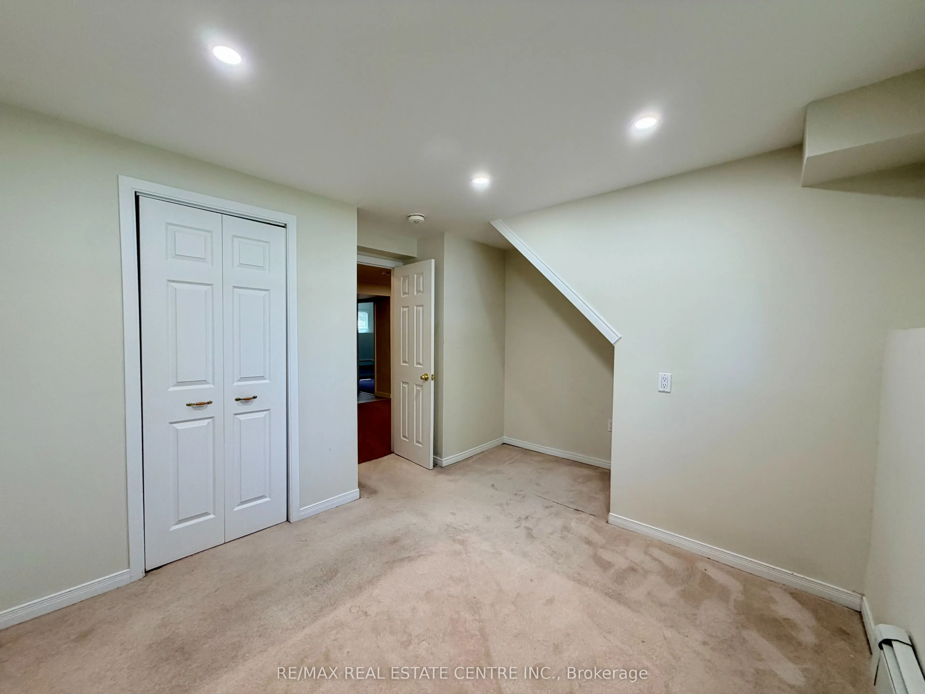 33 Evergreen Crescent