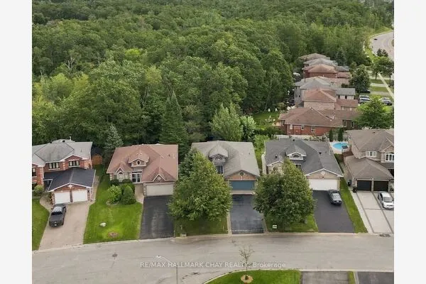 3 Maw Court