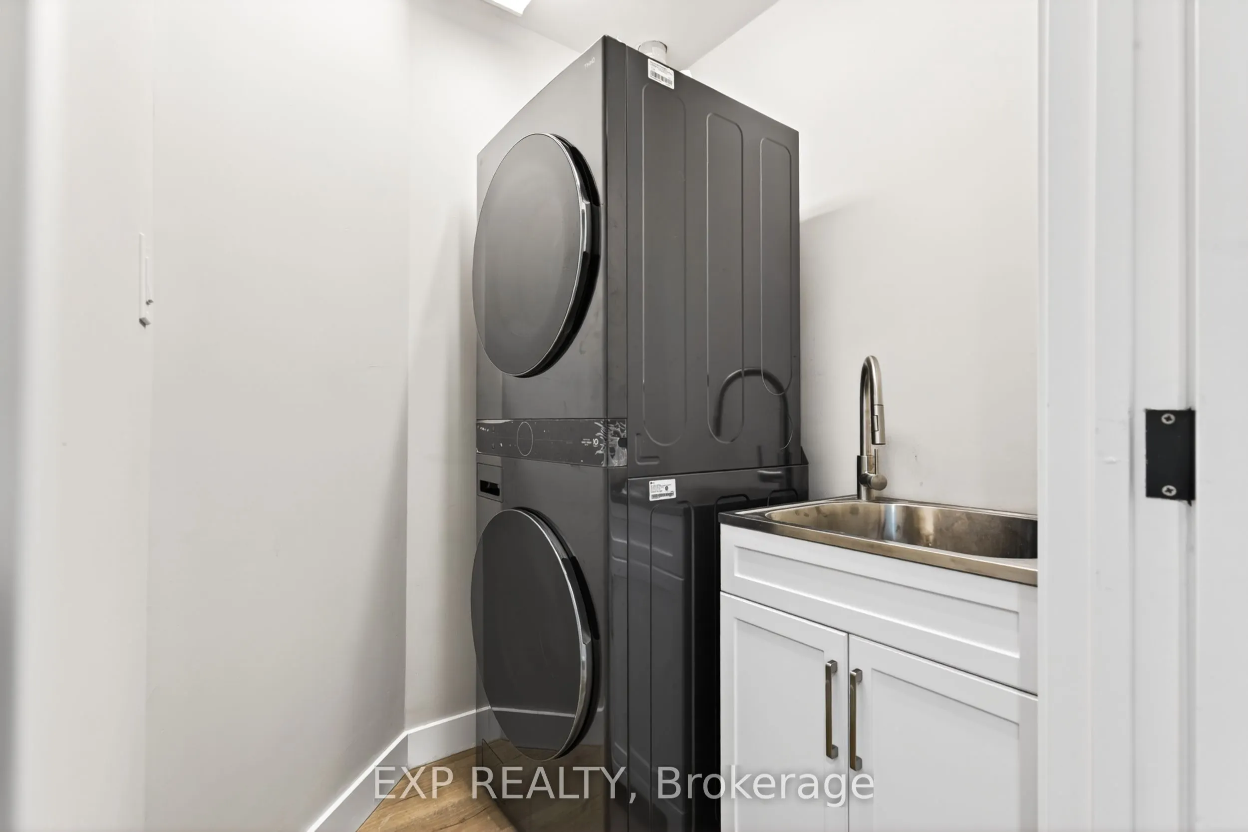 263 Anne Street N #1