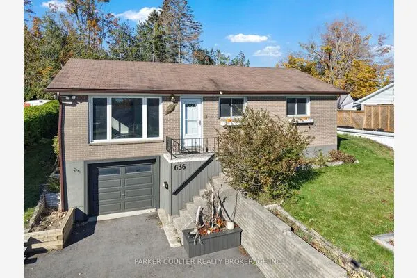 636 Mississaga Street W