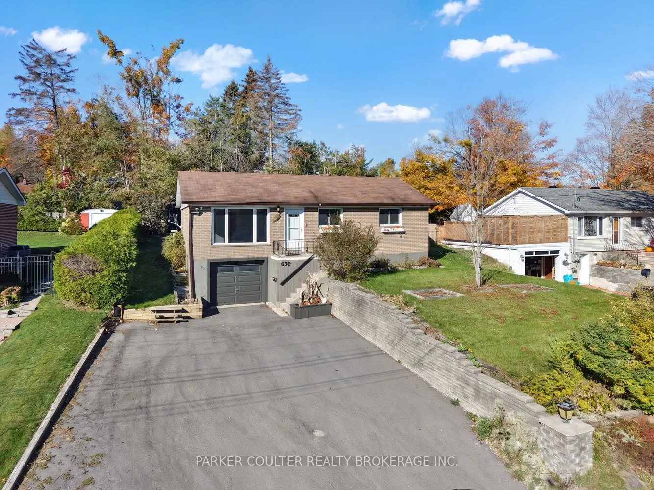 636 Mississaga Street W