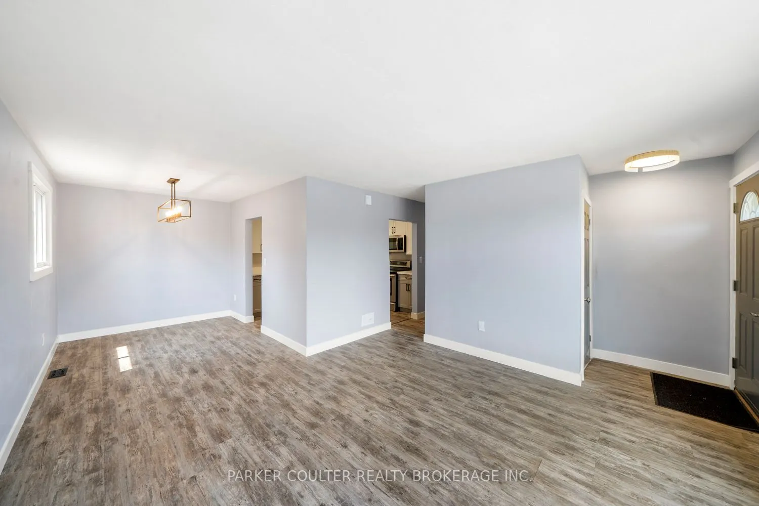 636 Mississaga Street W