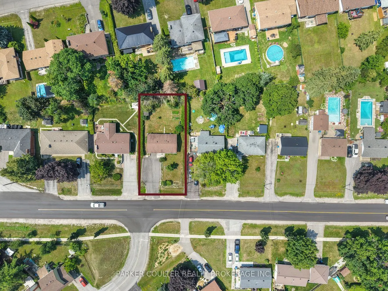 636 Mississaga Street W