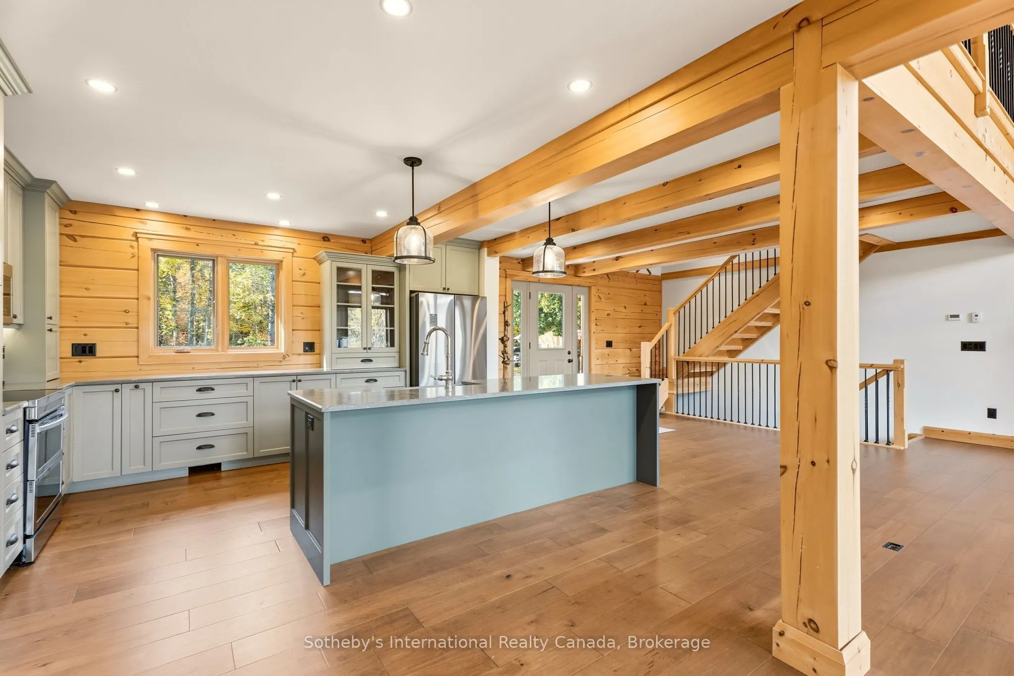 1935 Mcleod Drive