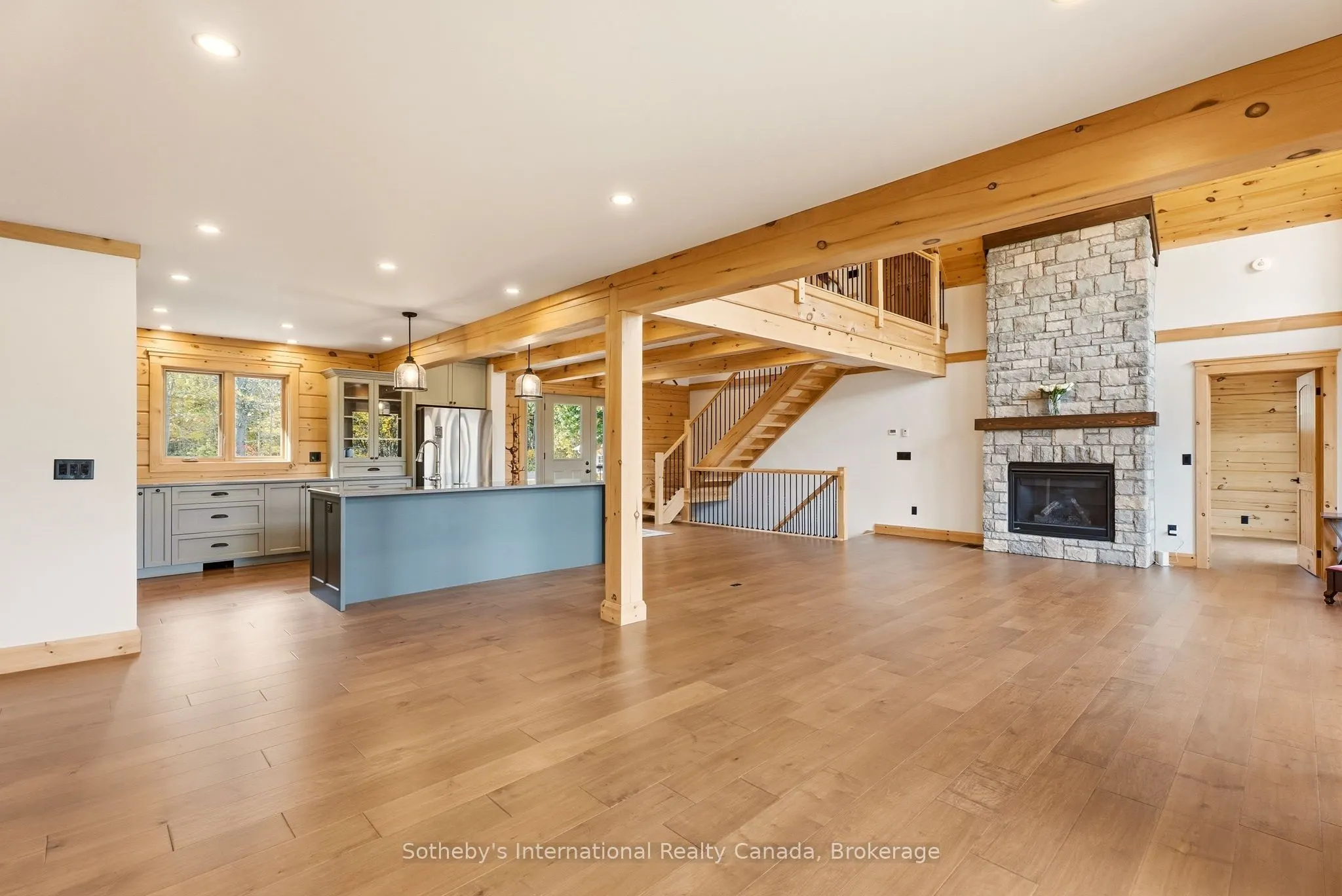 1935 Mcleod Drive