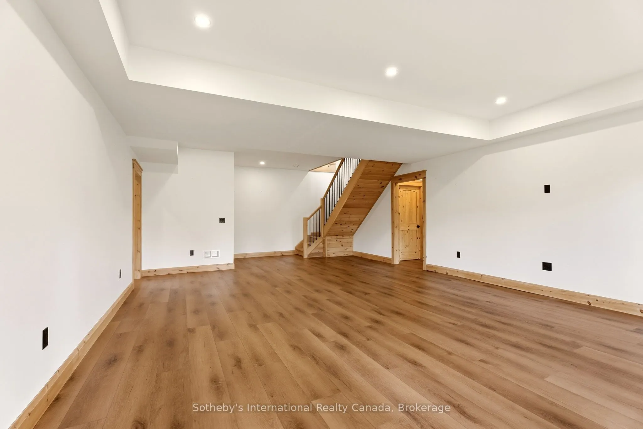 1935 Mcleod Drive