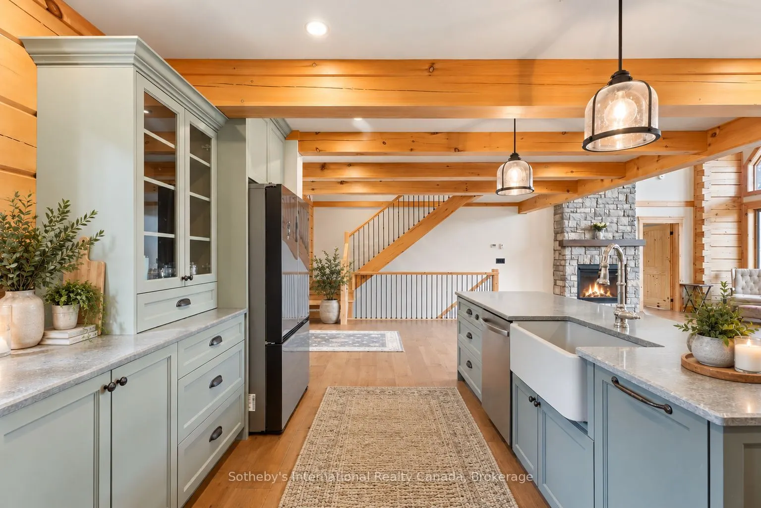 1935 Mcleod Drive