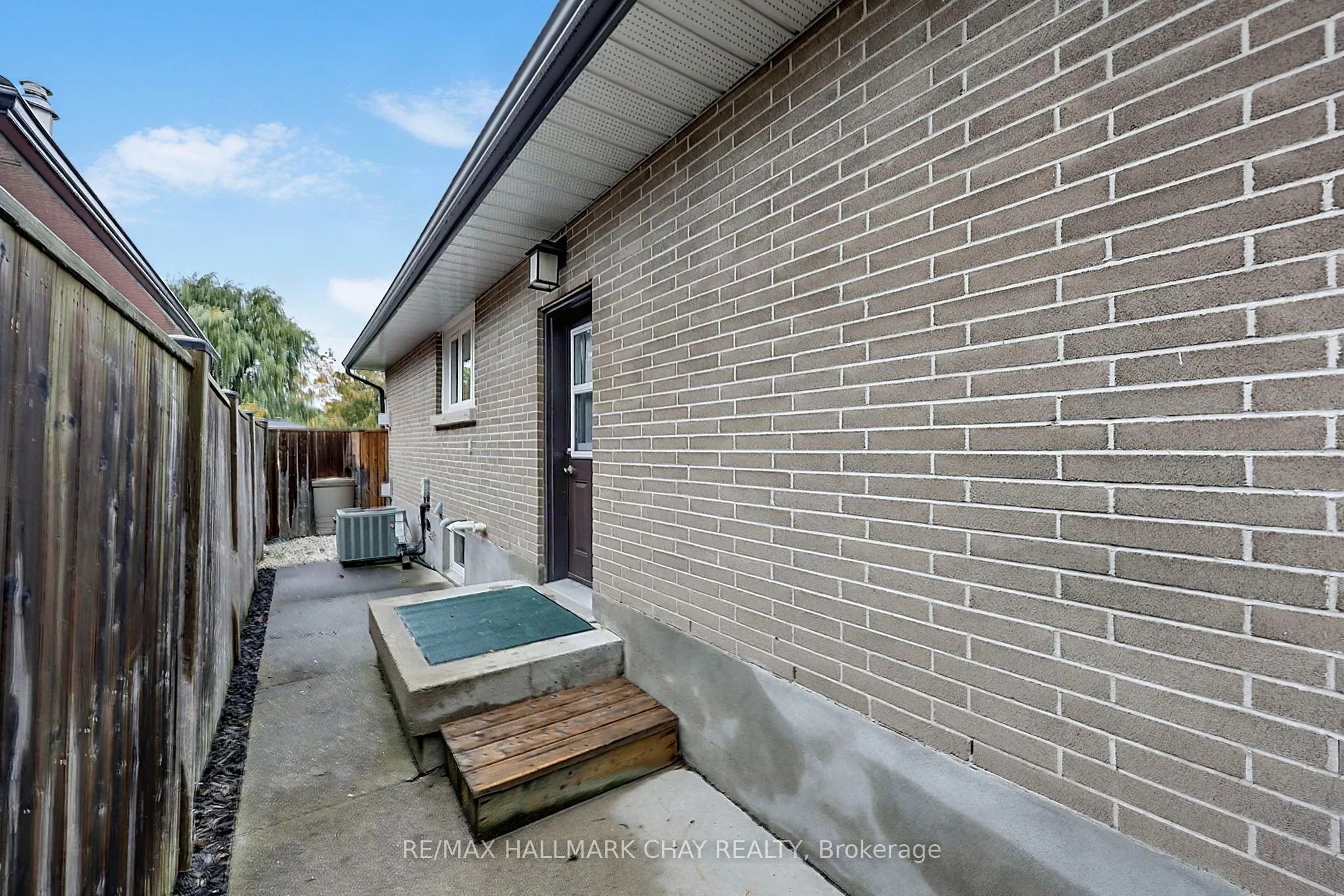 23 Marion Crescent