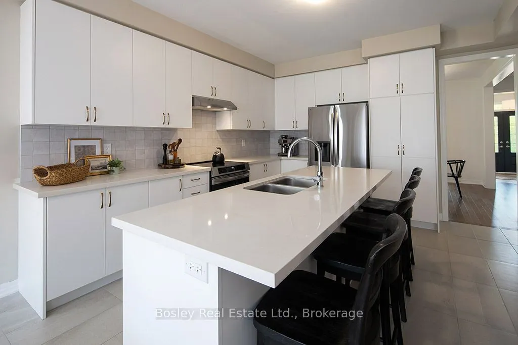 259 Centre Street W