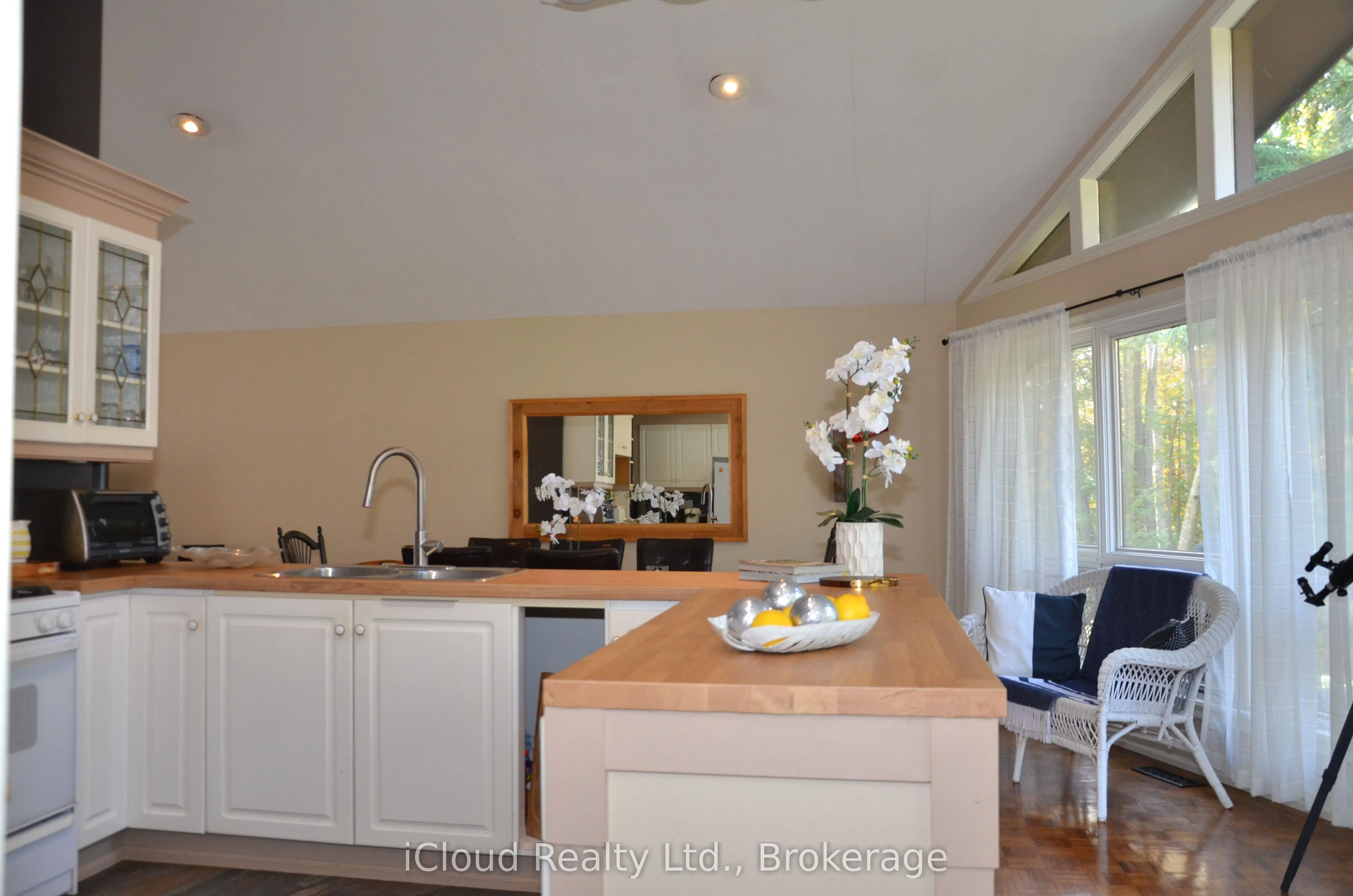 24 Montcalm Crescent