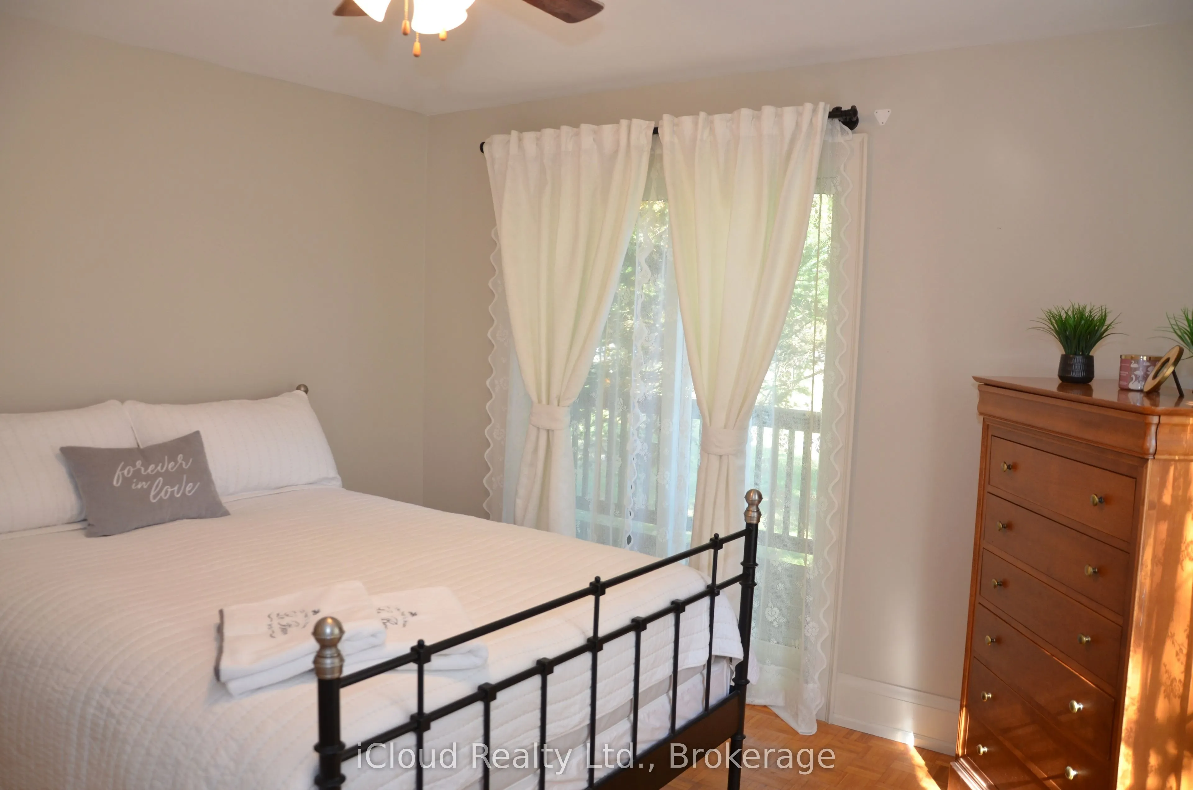 24 Montcalm Crescent