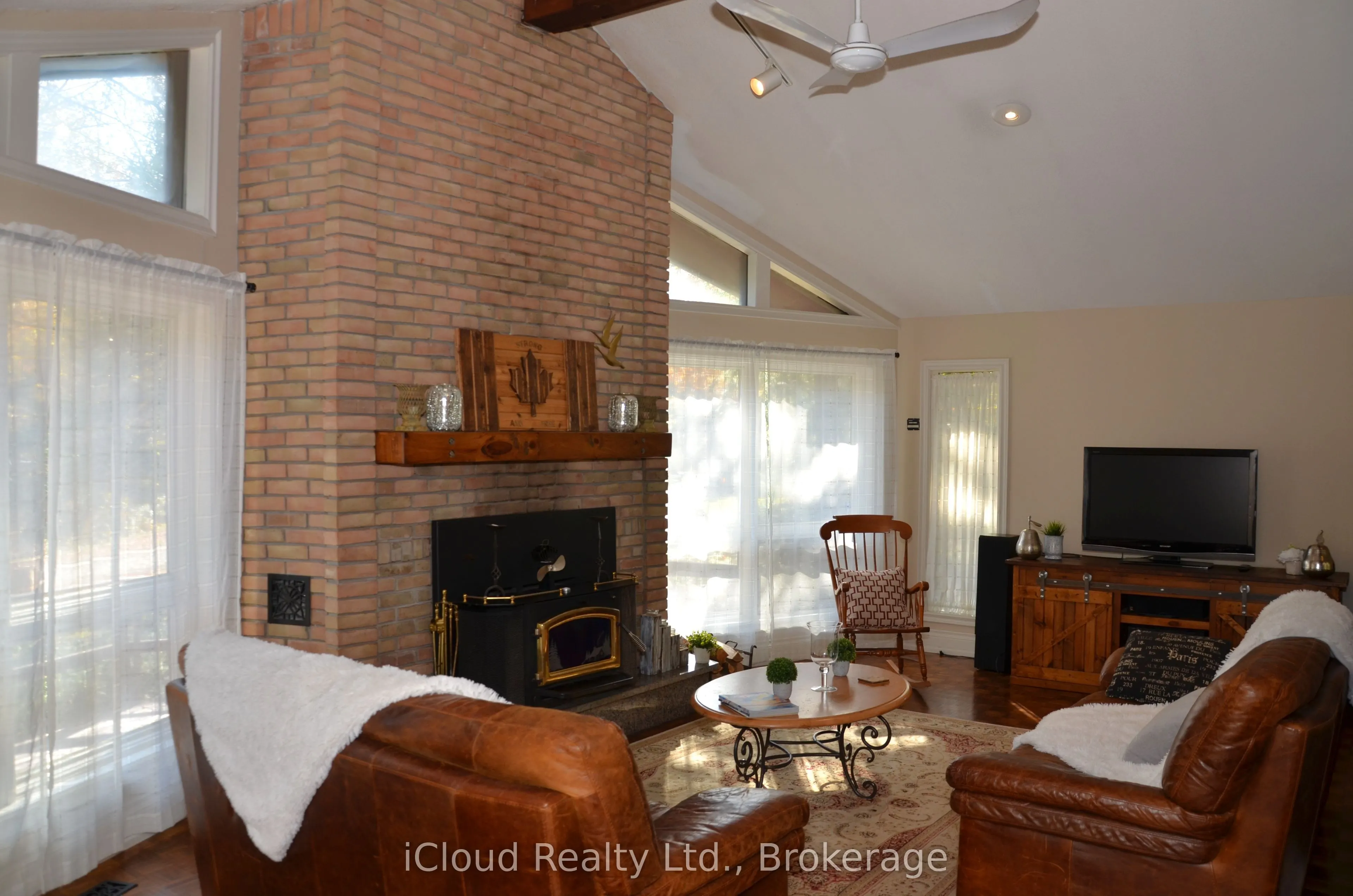 24 Montcalm Crescent
