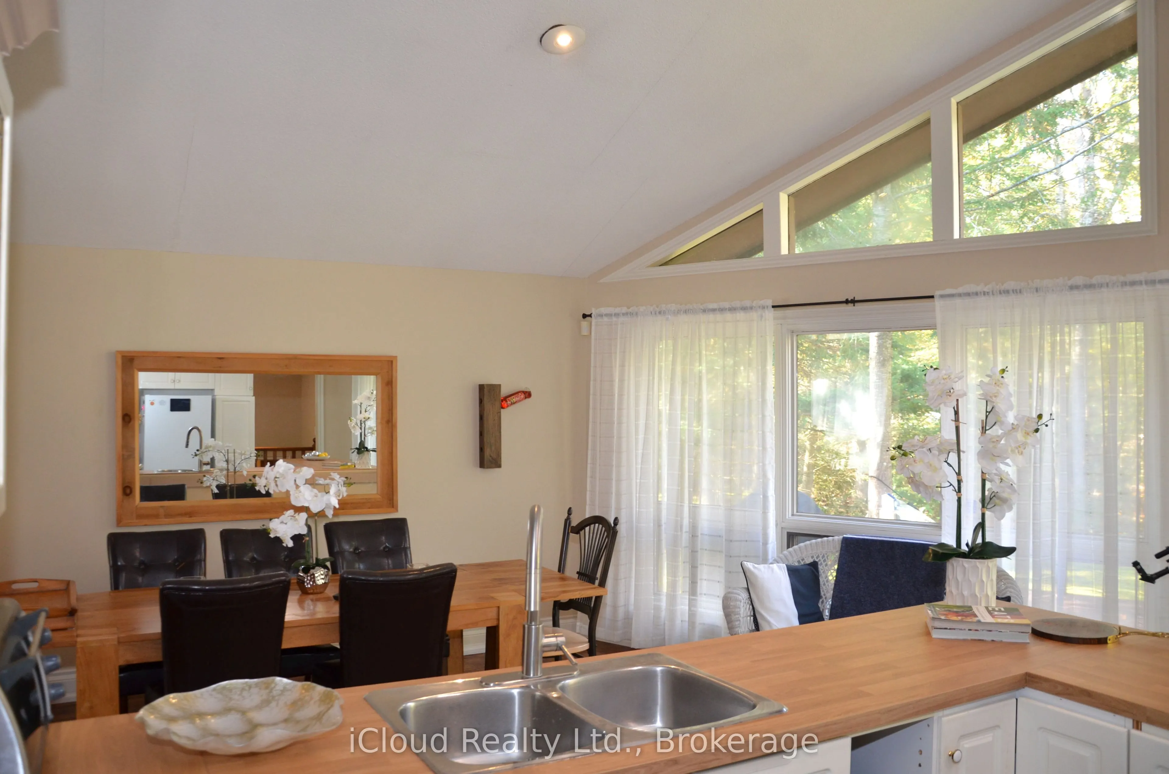 24 Montcalm Crescent