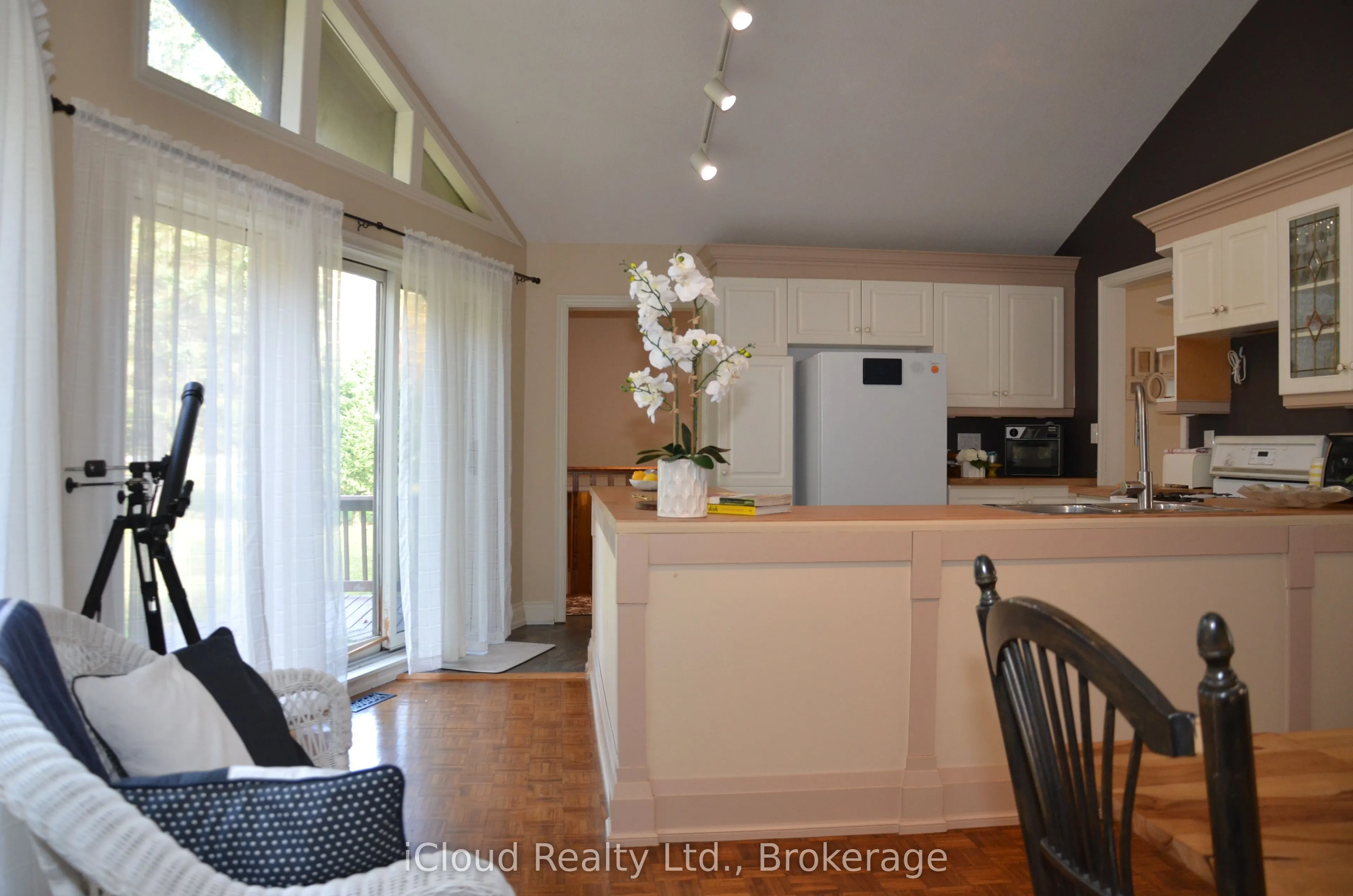 24 Montcalm Crescent