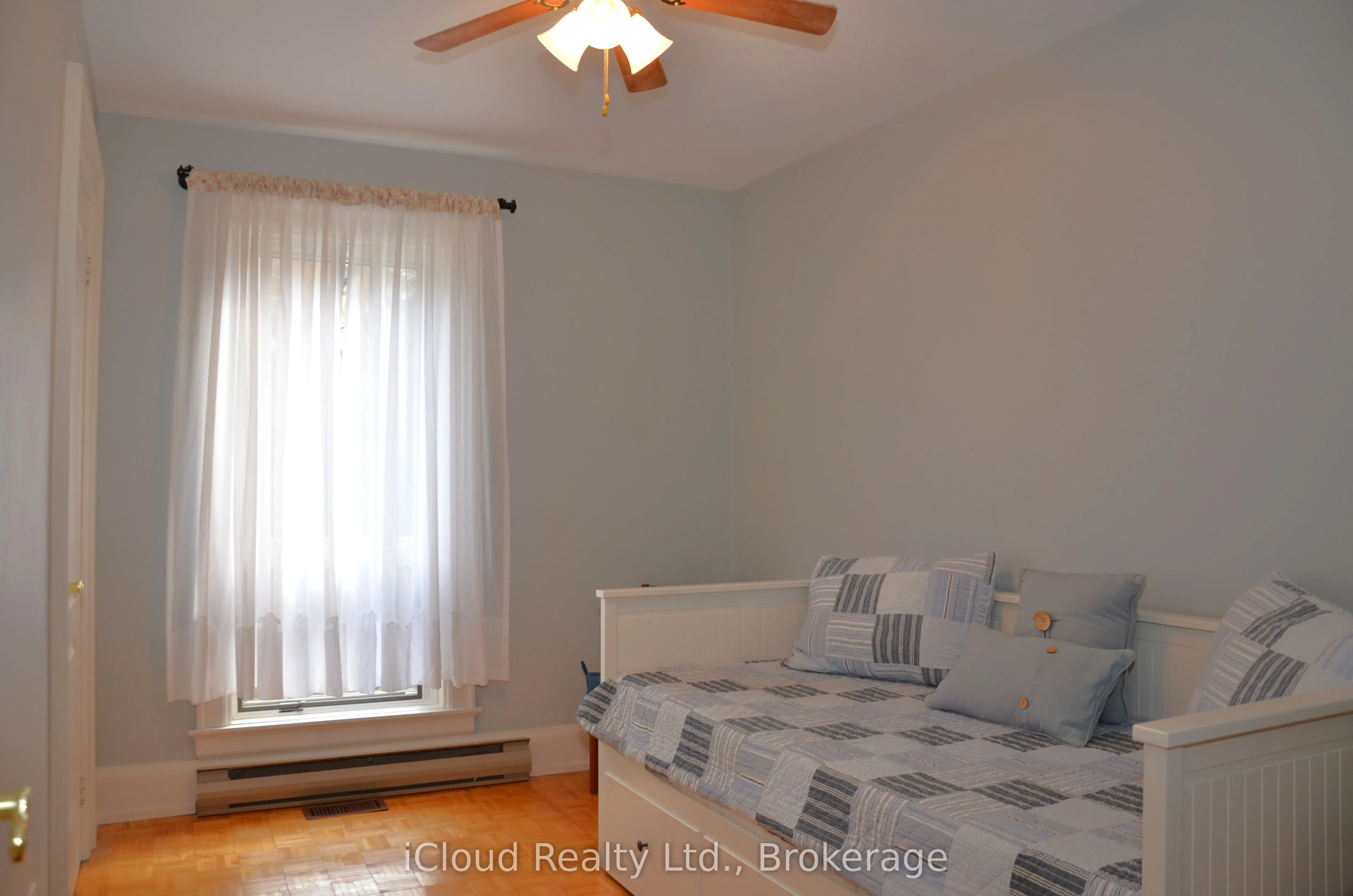 24 Montcalm Crescent