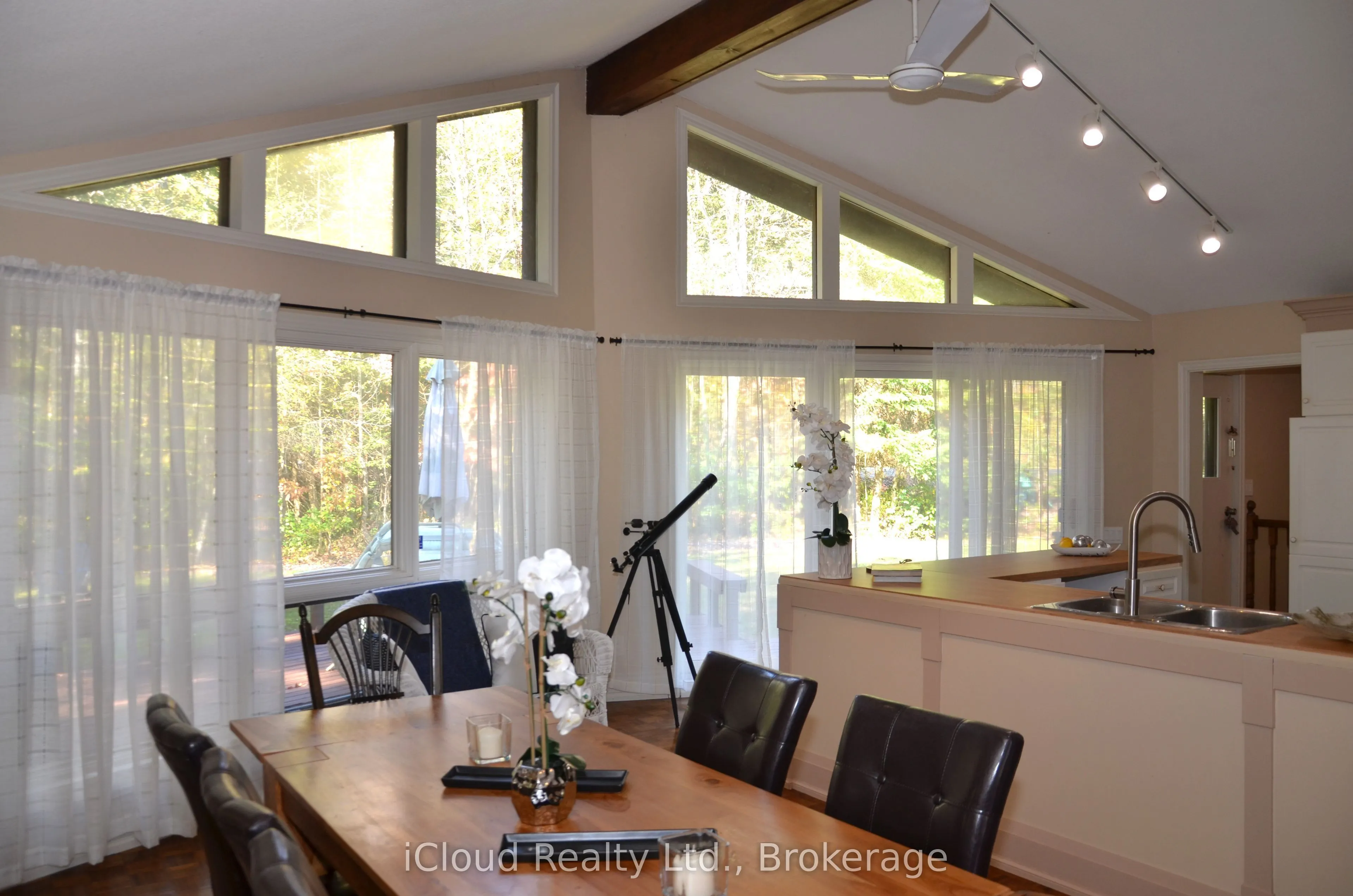 24 Montcalm Crescent