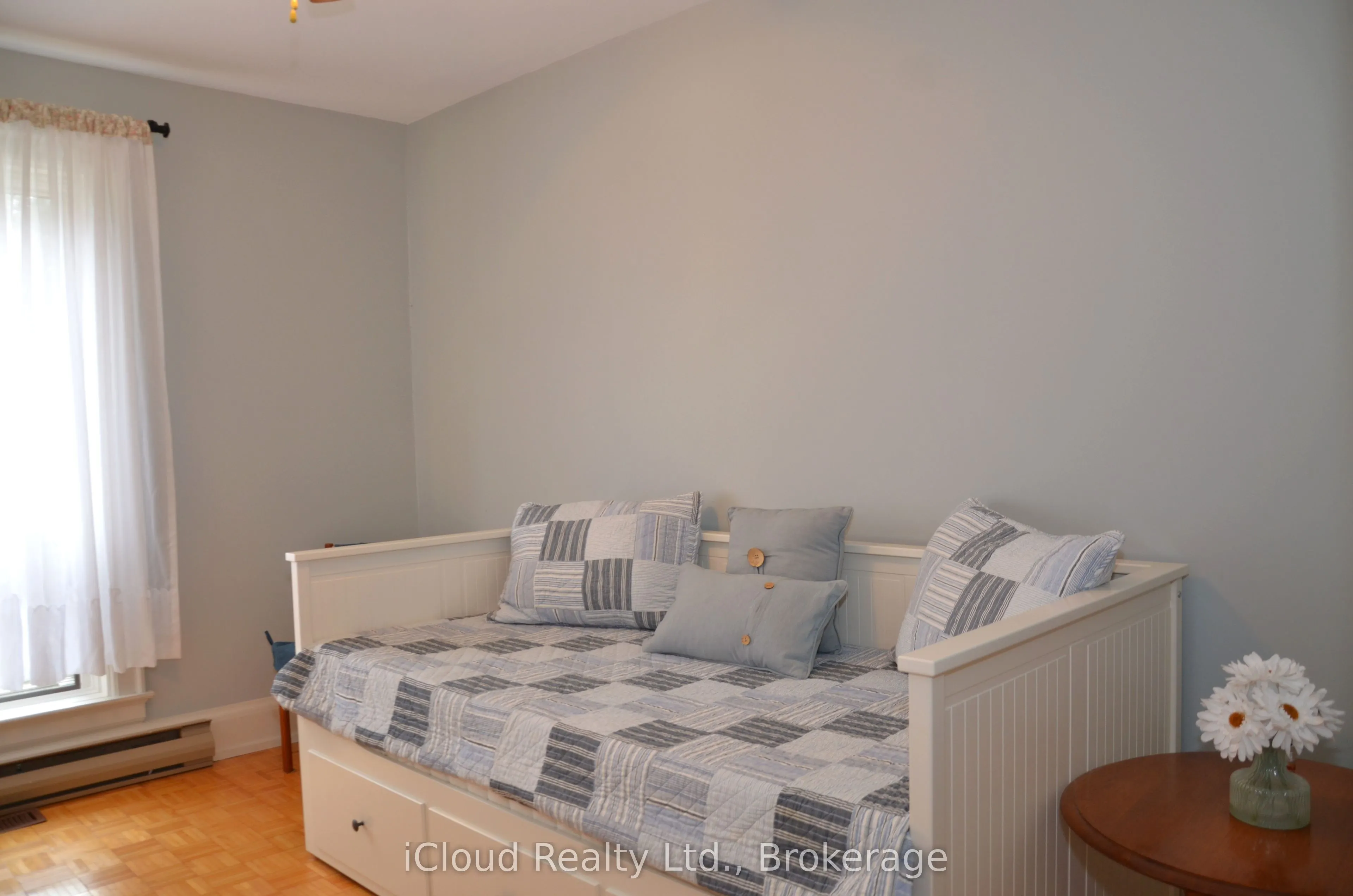 24 Montcalm Crescent