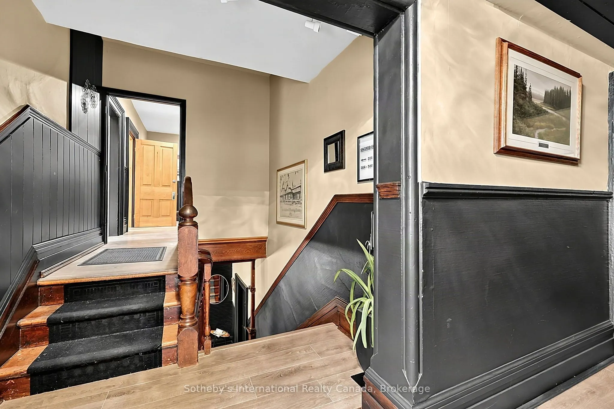 637 Hurontario Street #201/202