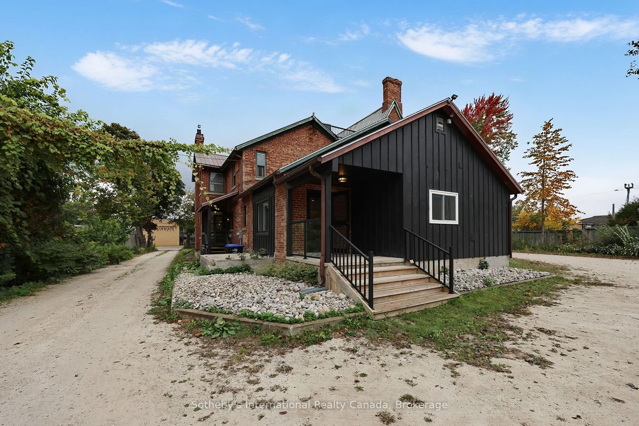 637 Hurontario Street #106
