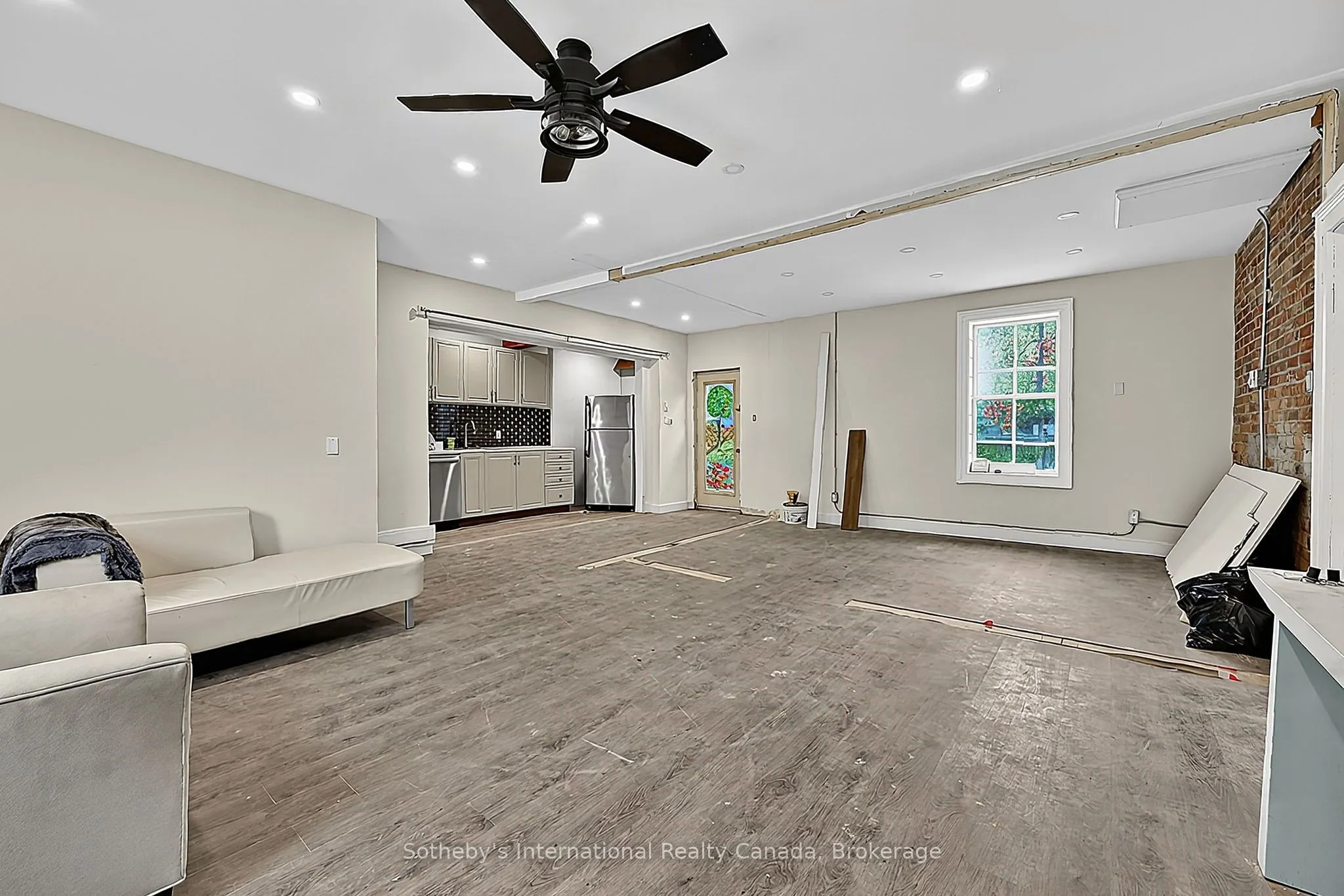 637 Hurontario Street #106