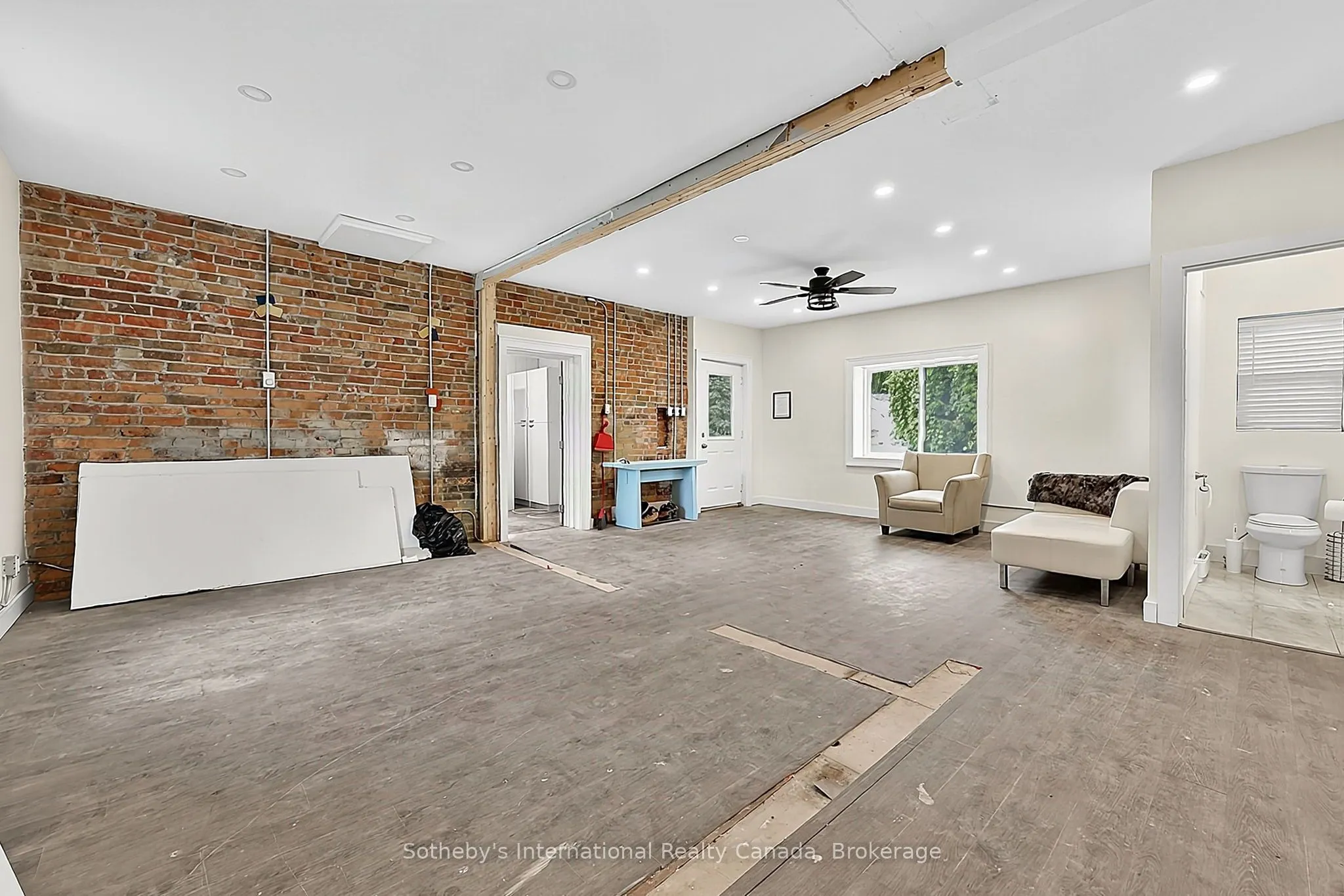 637 Hurontario Street #106