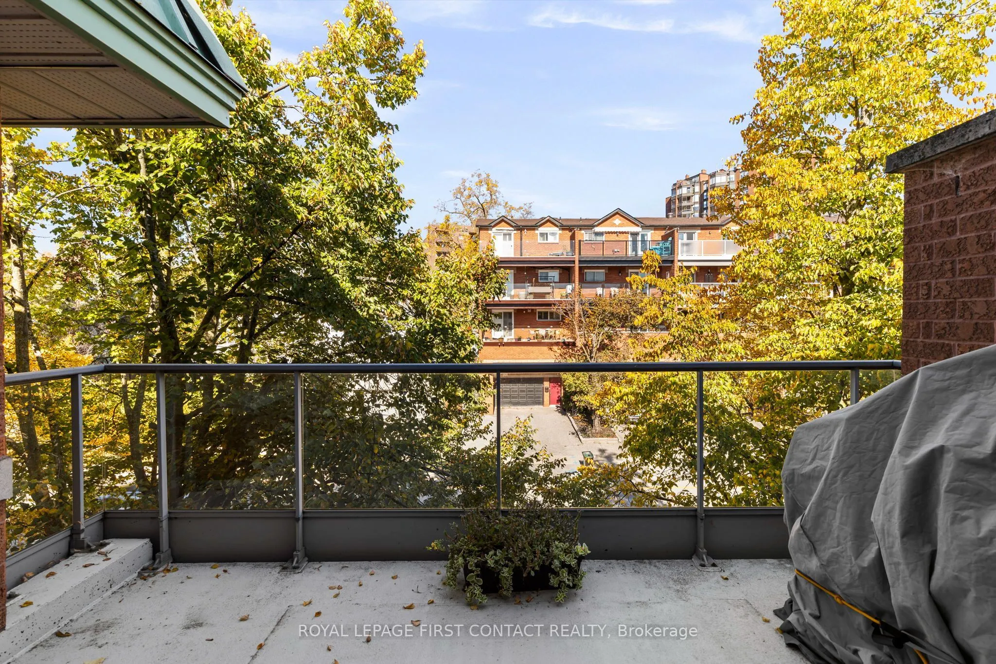 21 Kempenfelt Drive #308