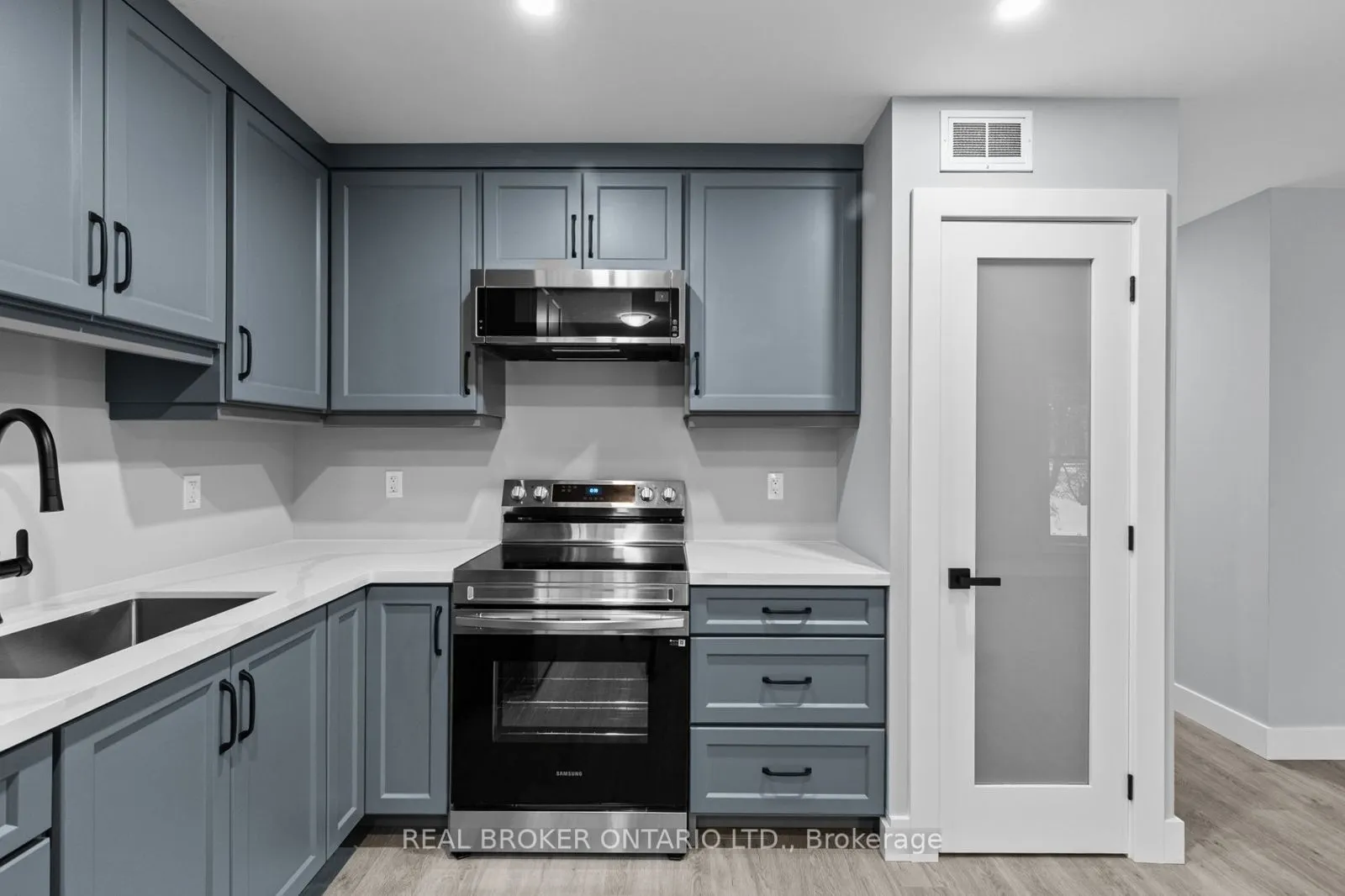 47 Creighton Street S #1
