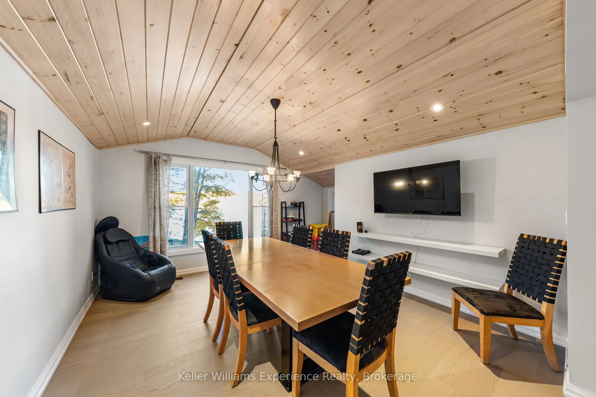 21 Lakeview Crescent