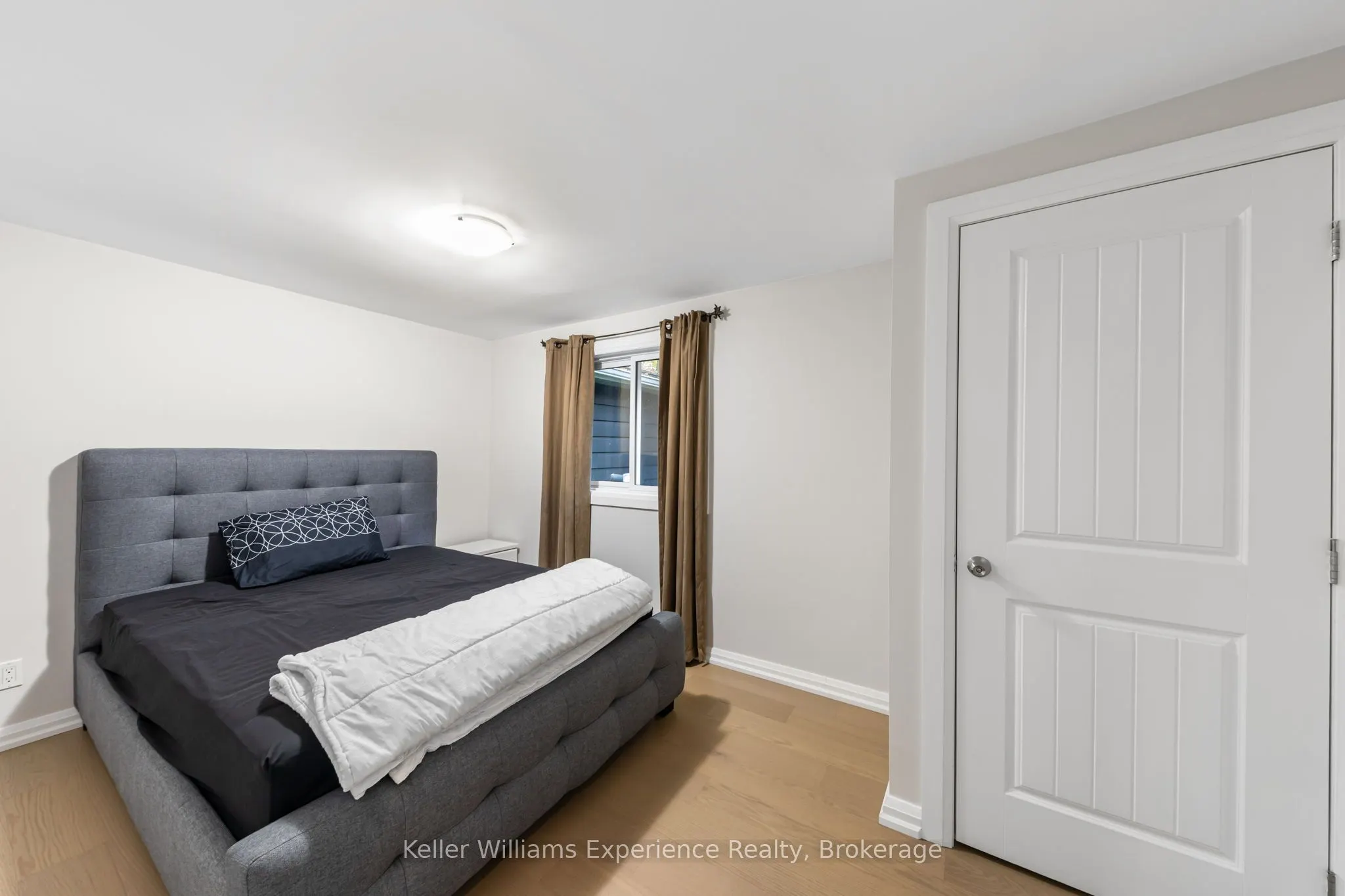 21 Lakeview Crescent