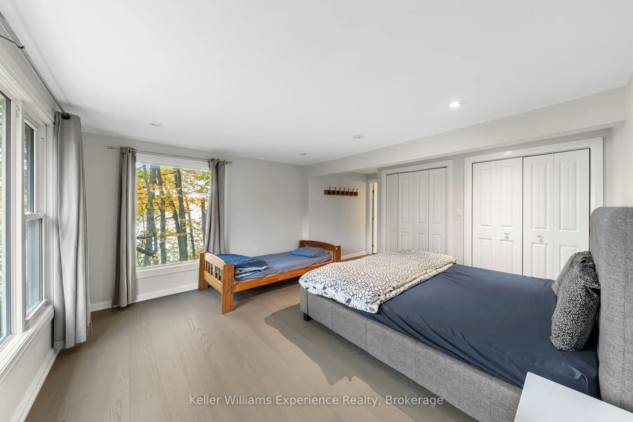 21 Lakeview Crescent