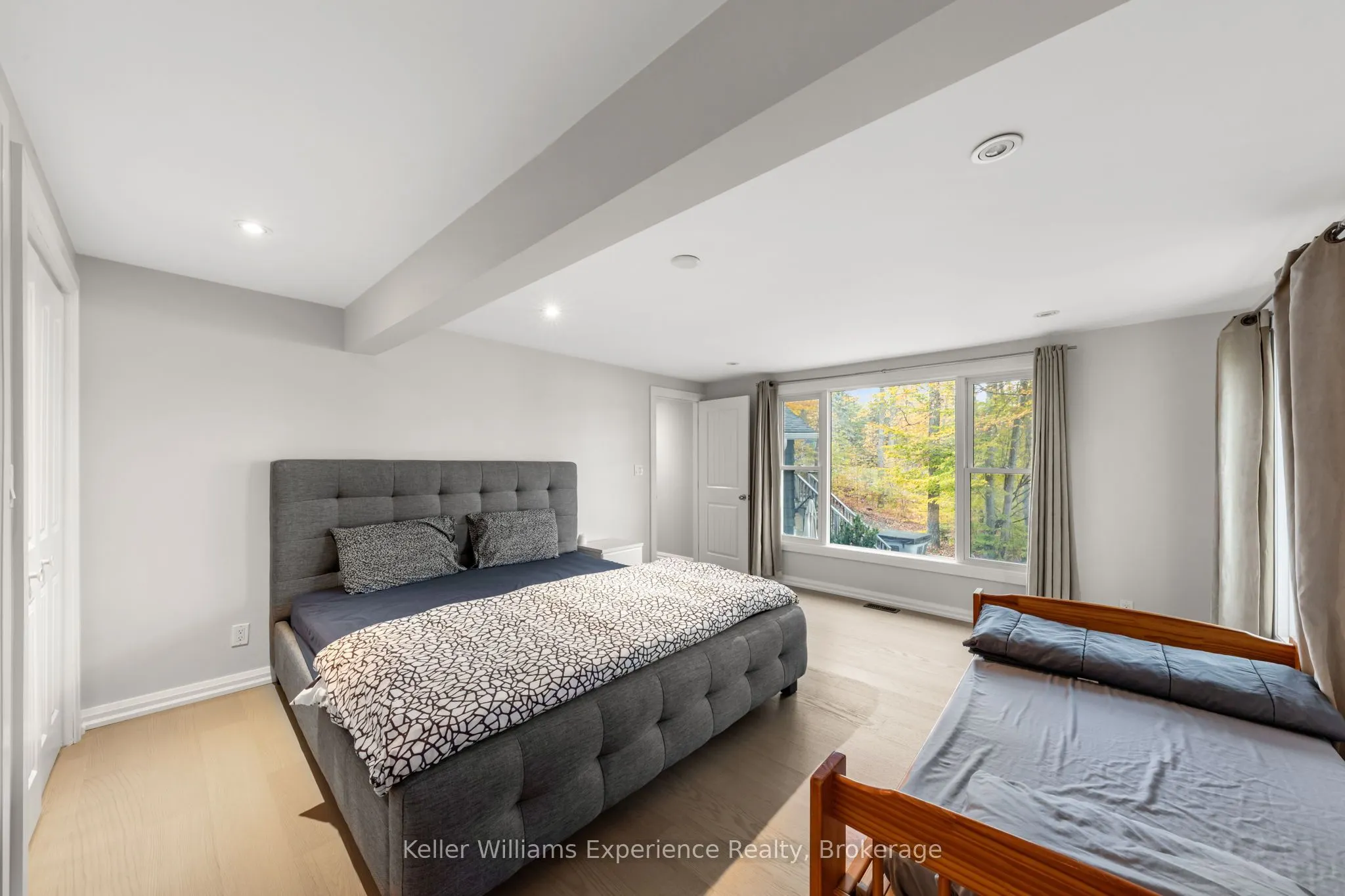 21 Lakeview Crescent