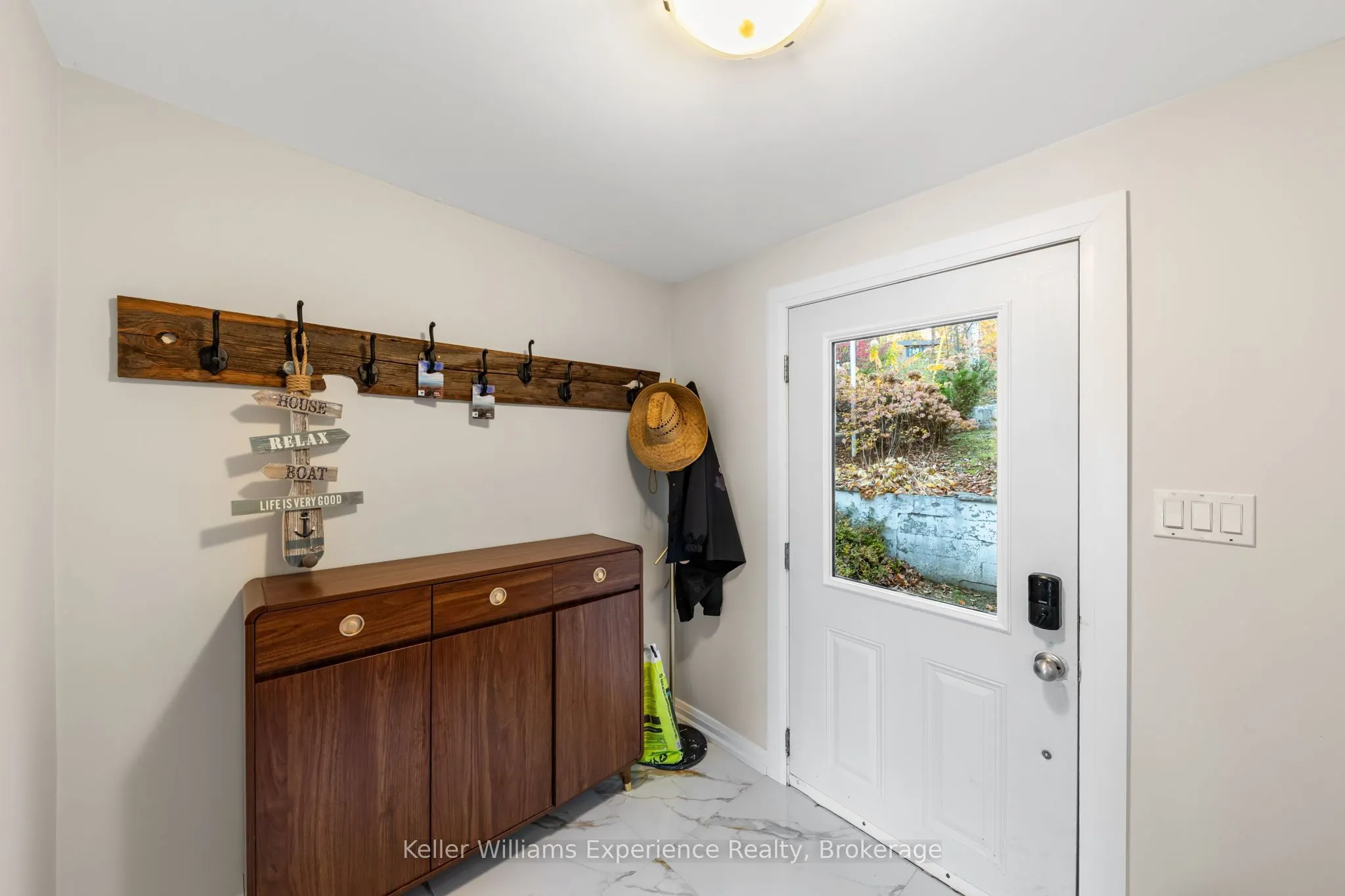 21 Lakeview Crescent