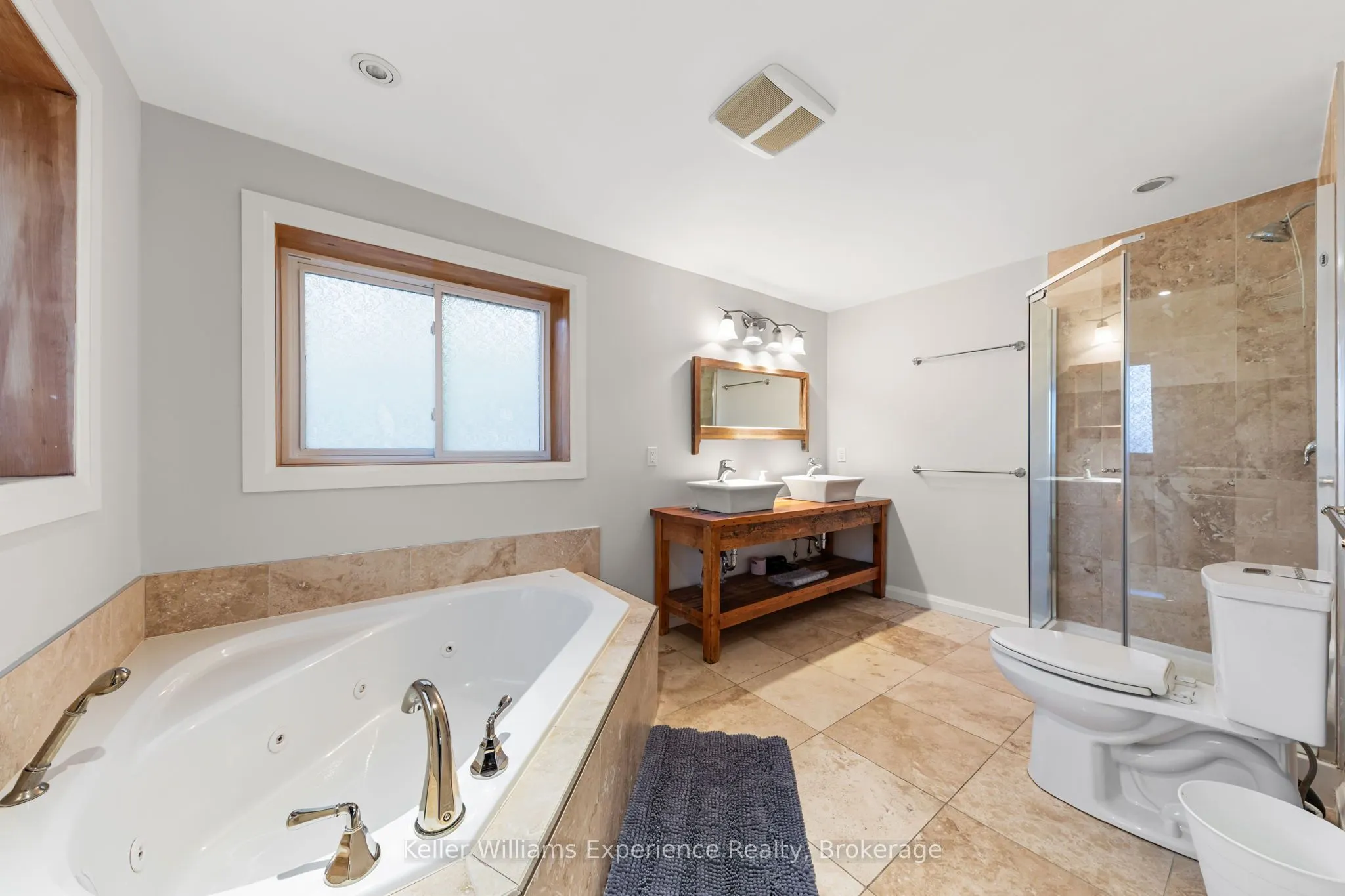21 Lakeview Crescent