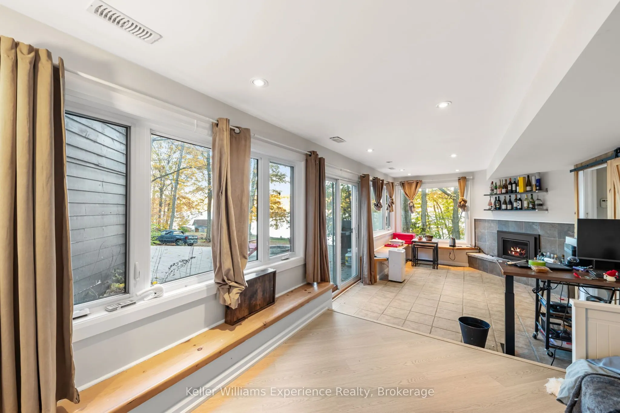 21 Lakeview Crescent