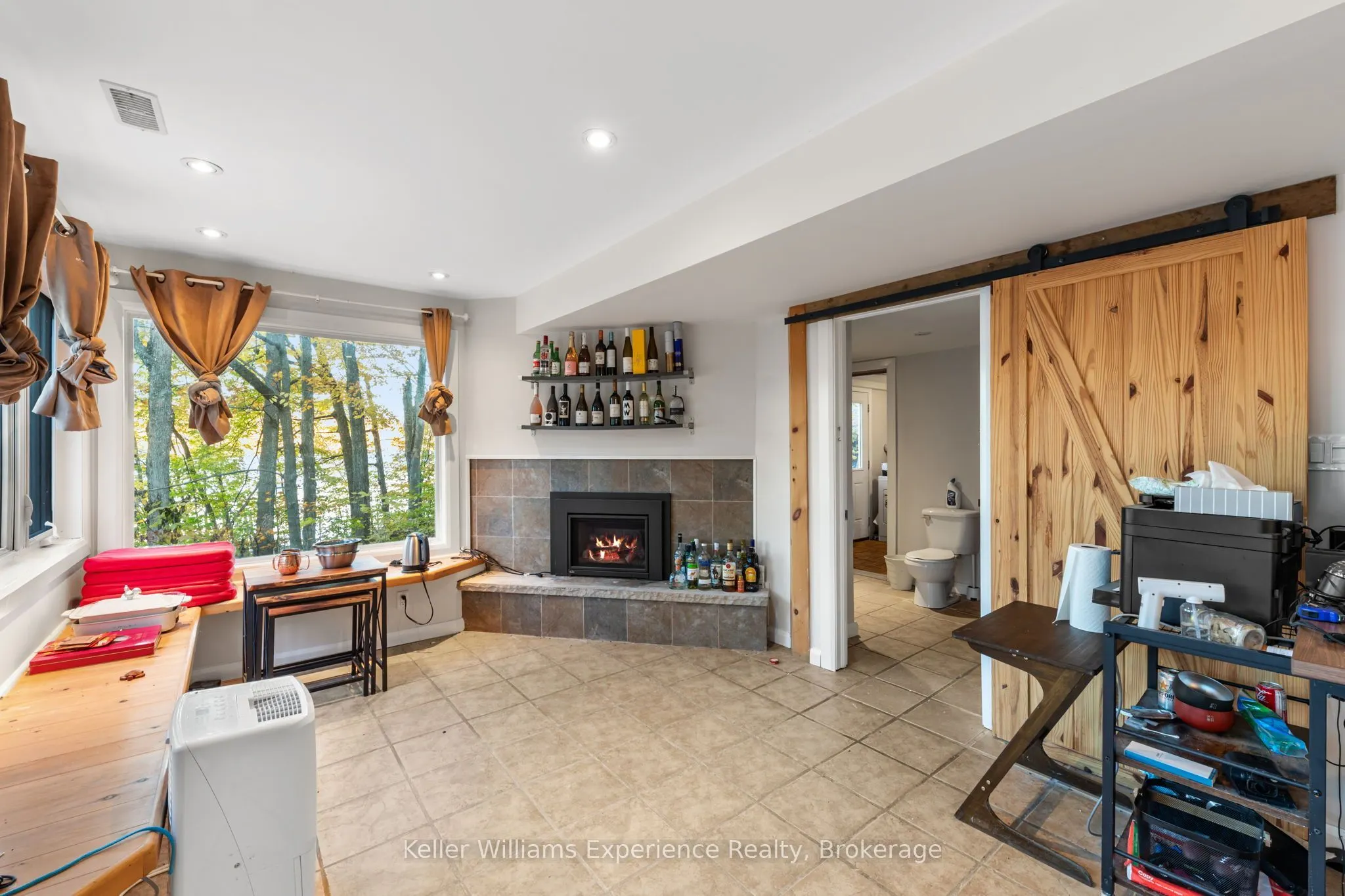 21 Lakeview Crescent
