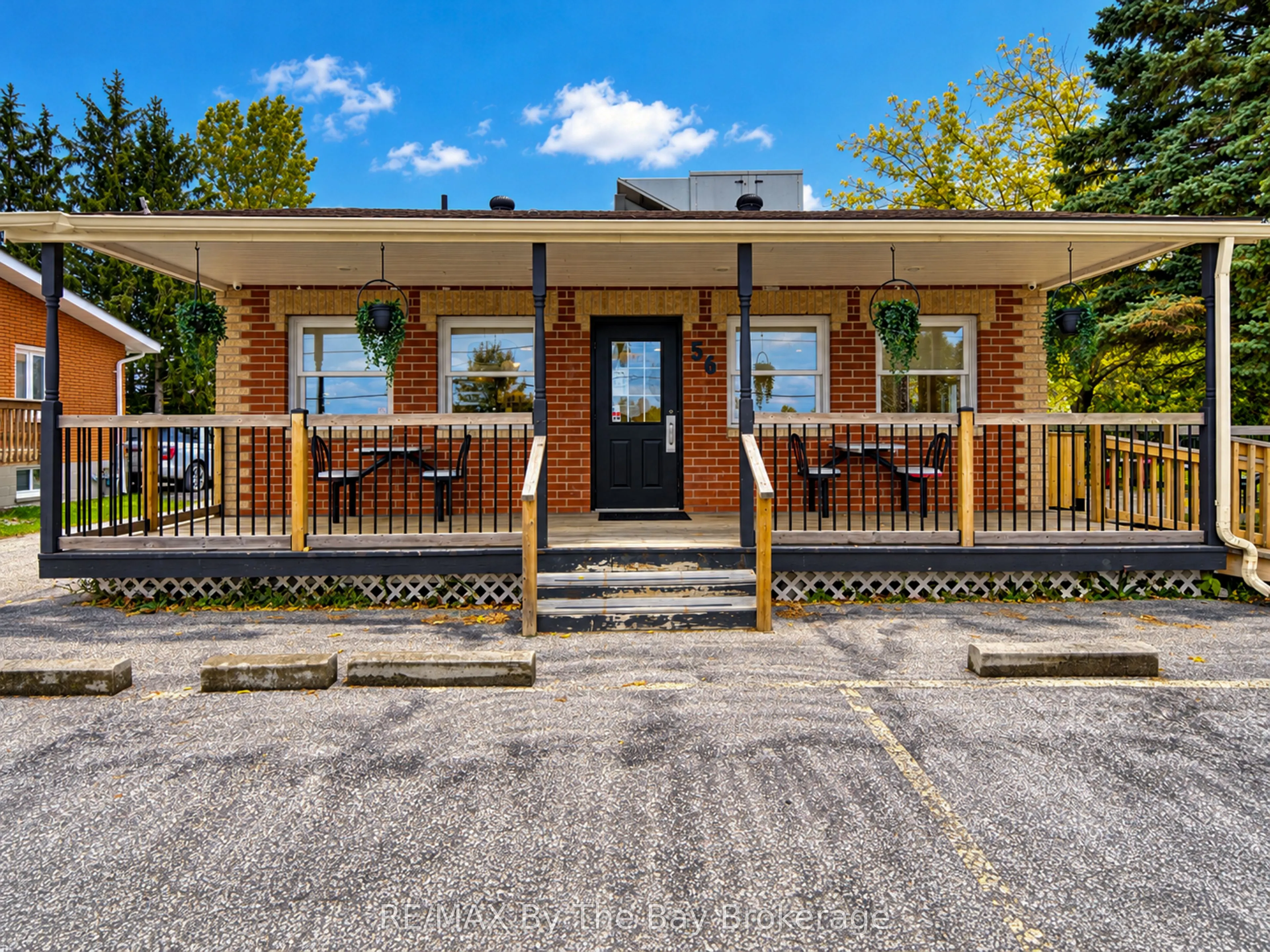 56 Yonge Street S