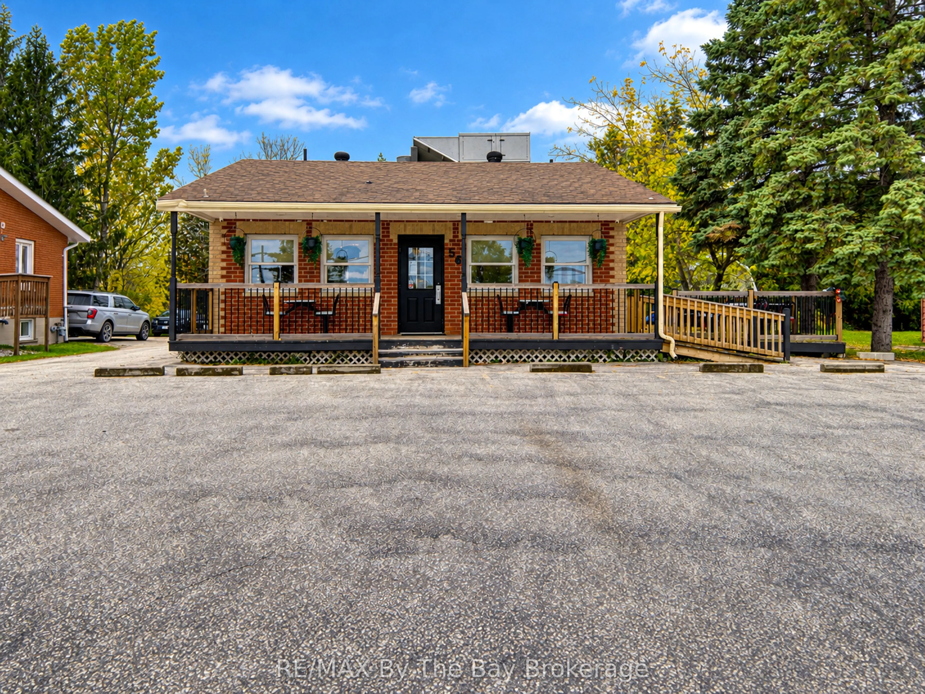 56 Yonge Street S