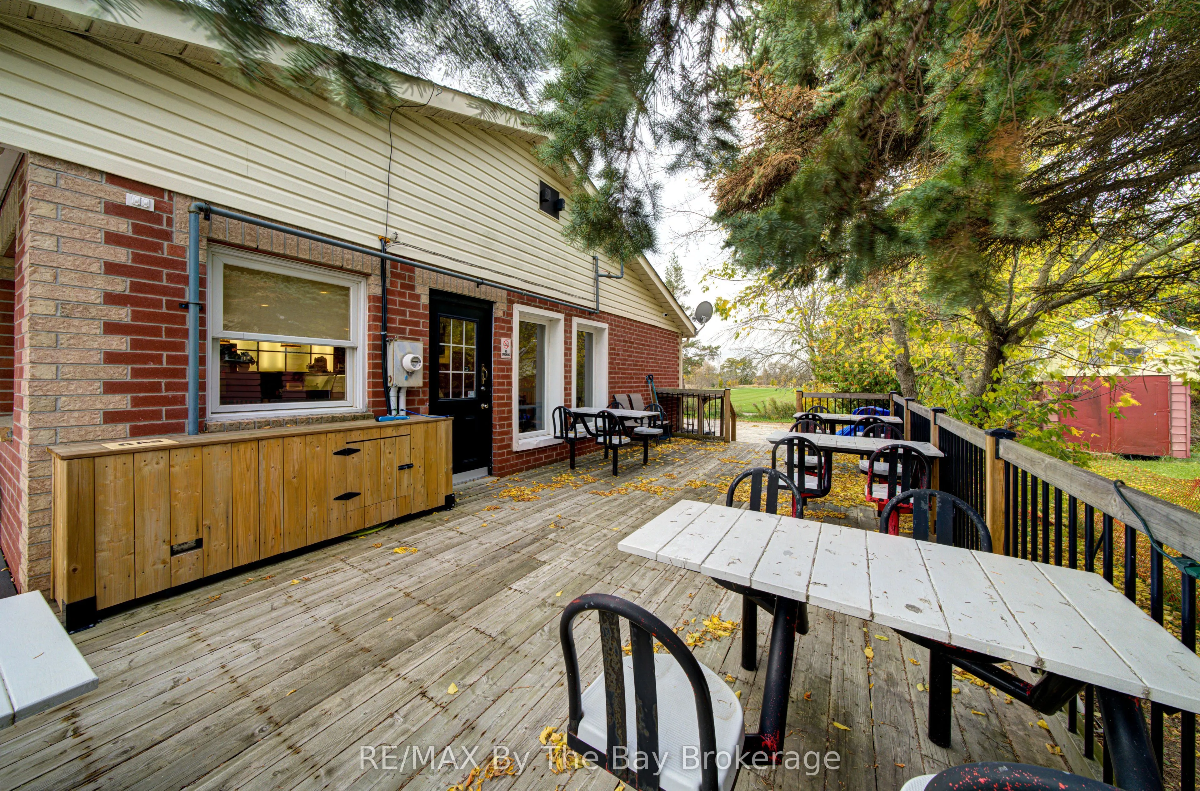 56 Yonge Street S