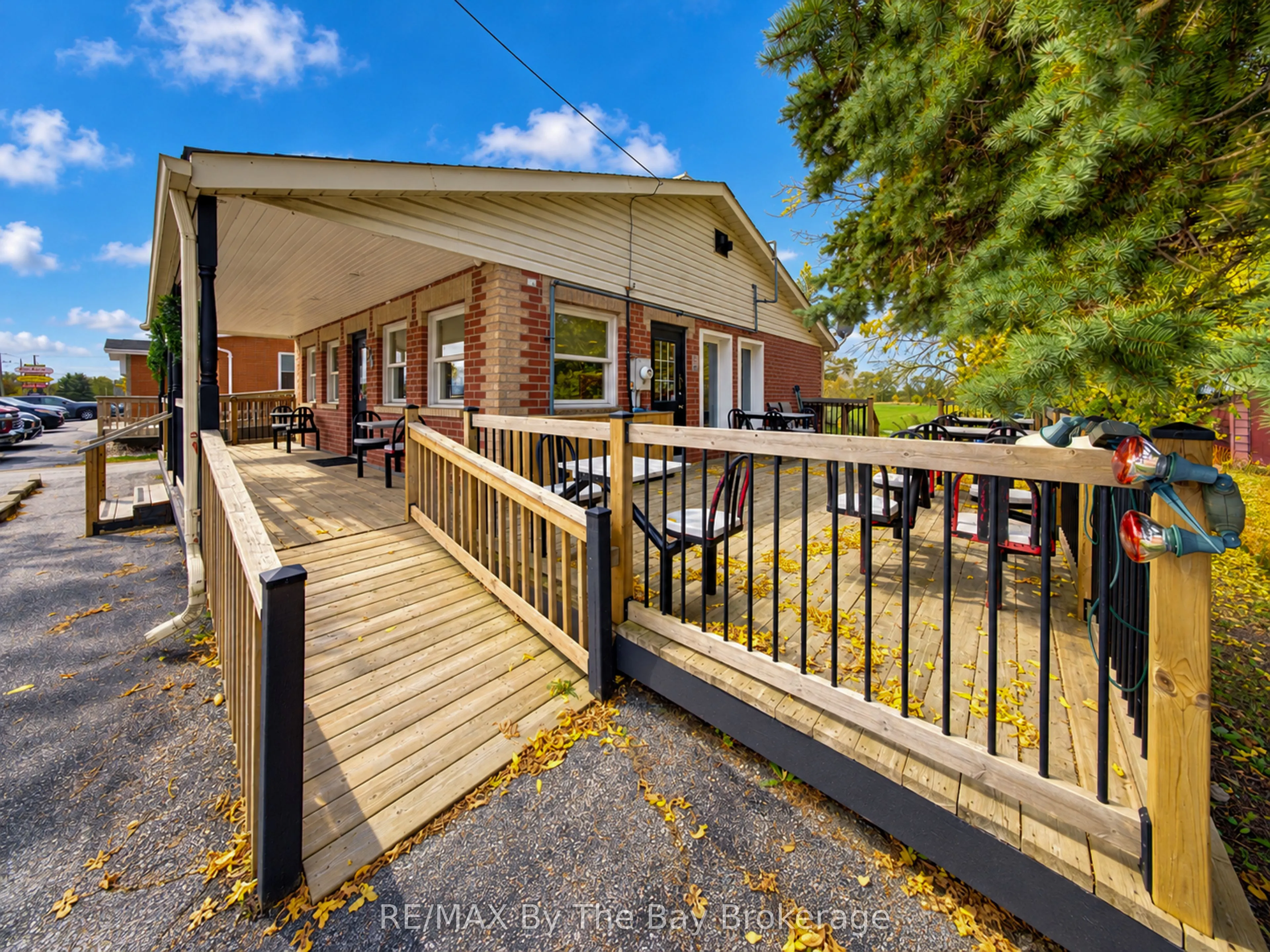 56 Yonge Street S